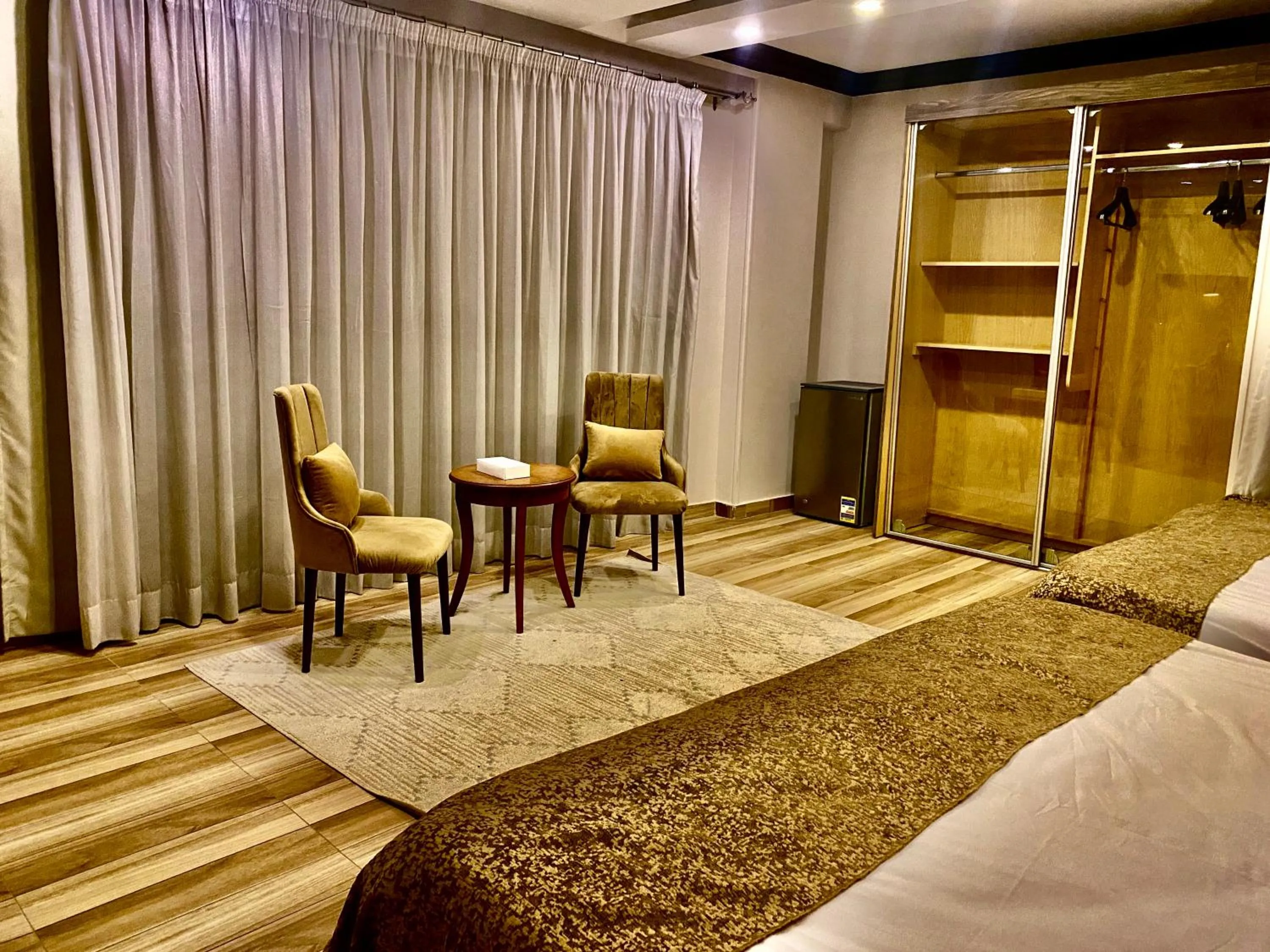 wardrobe in New Museum, Pyramids inn