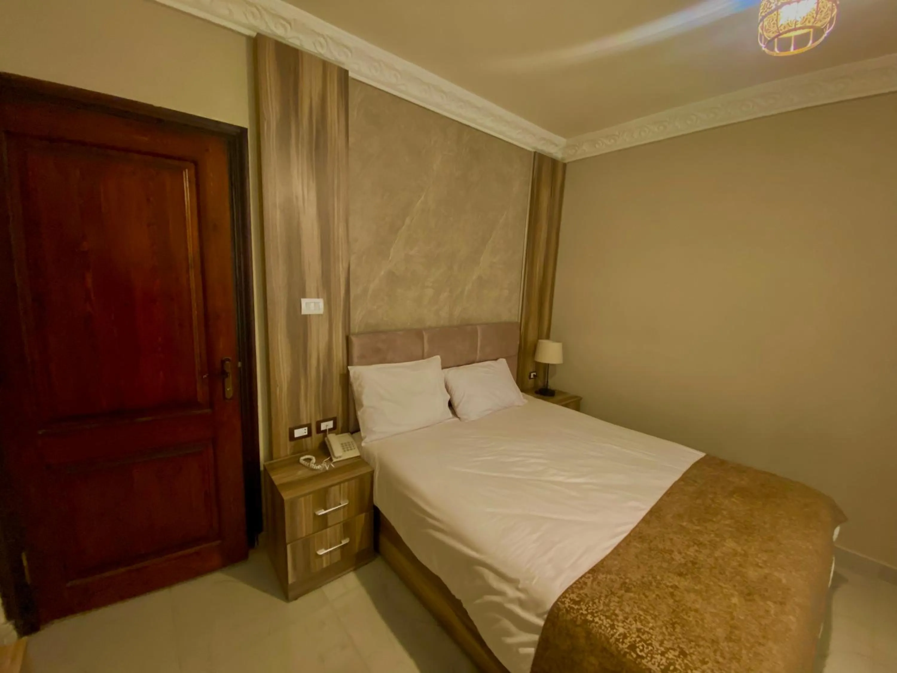 Bedroom, Bed in New Museum, Pyramids inn