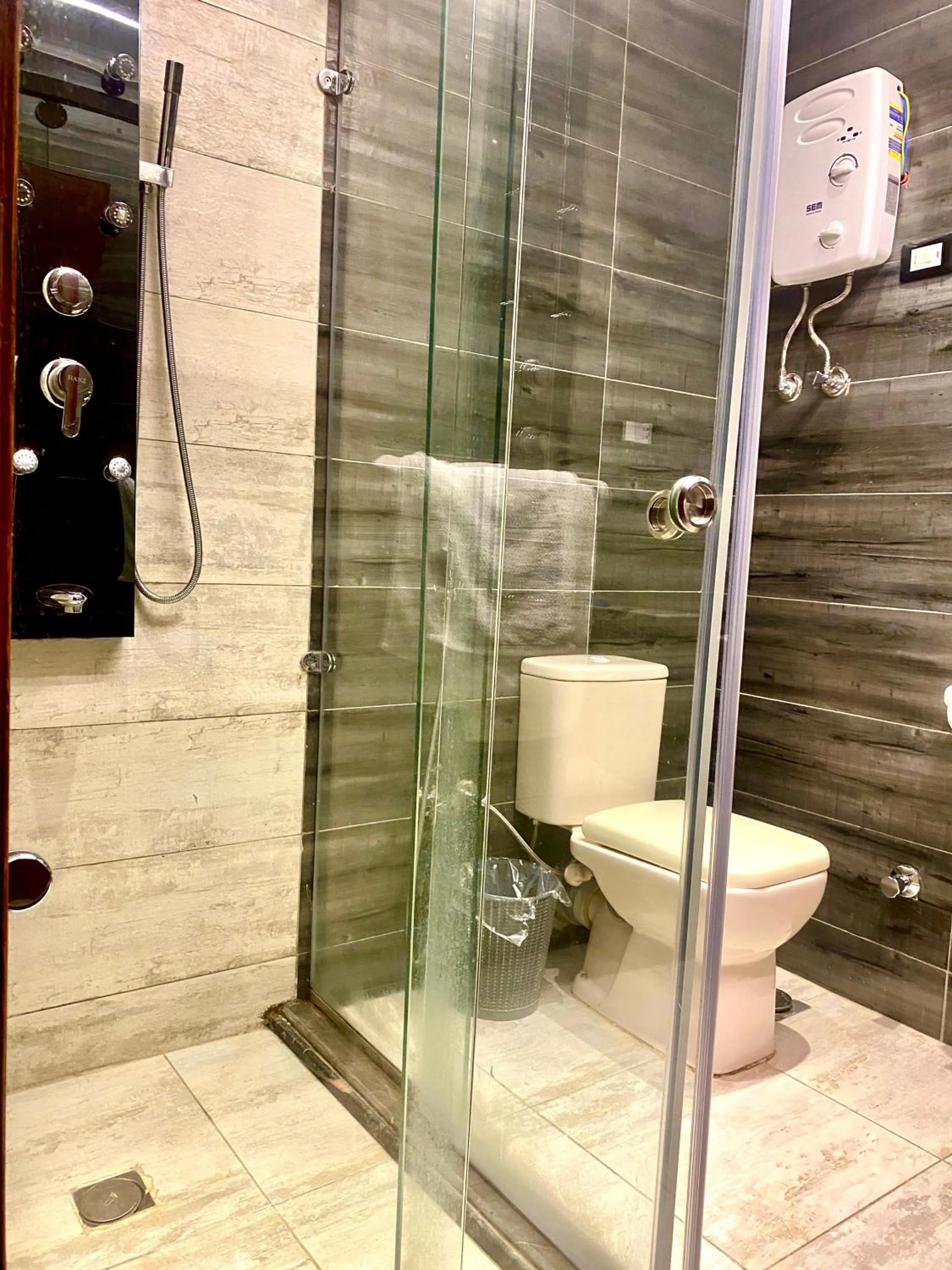 Bathroom in New Museum, Pyramids inn