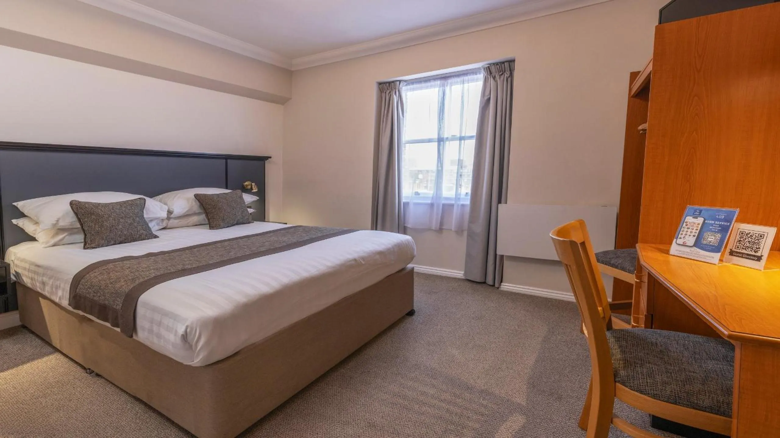 Bedroom, Bed in Best Western Corona Hotel