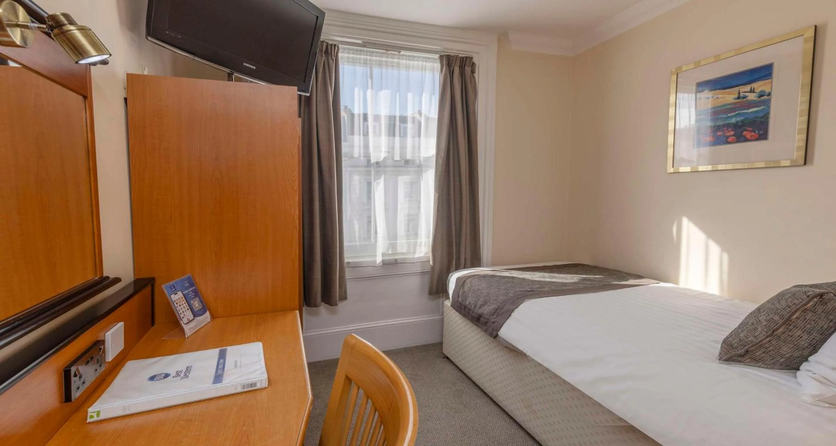 Bedroom, Bed in Best Western Corona Hotel