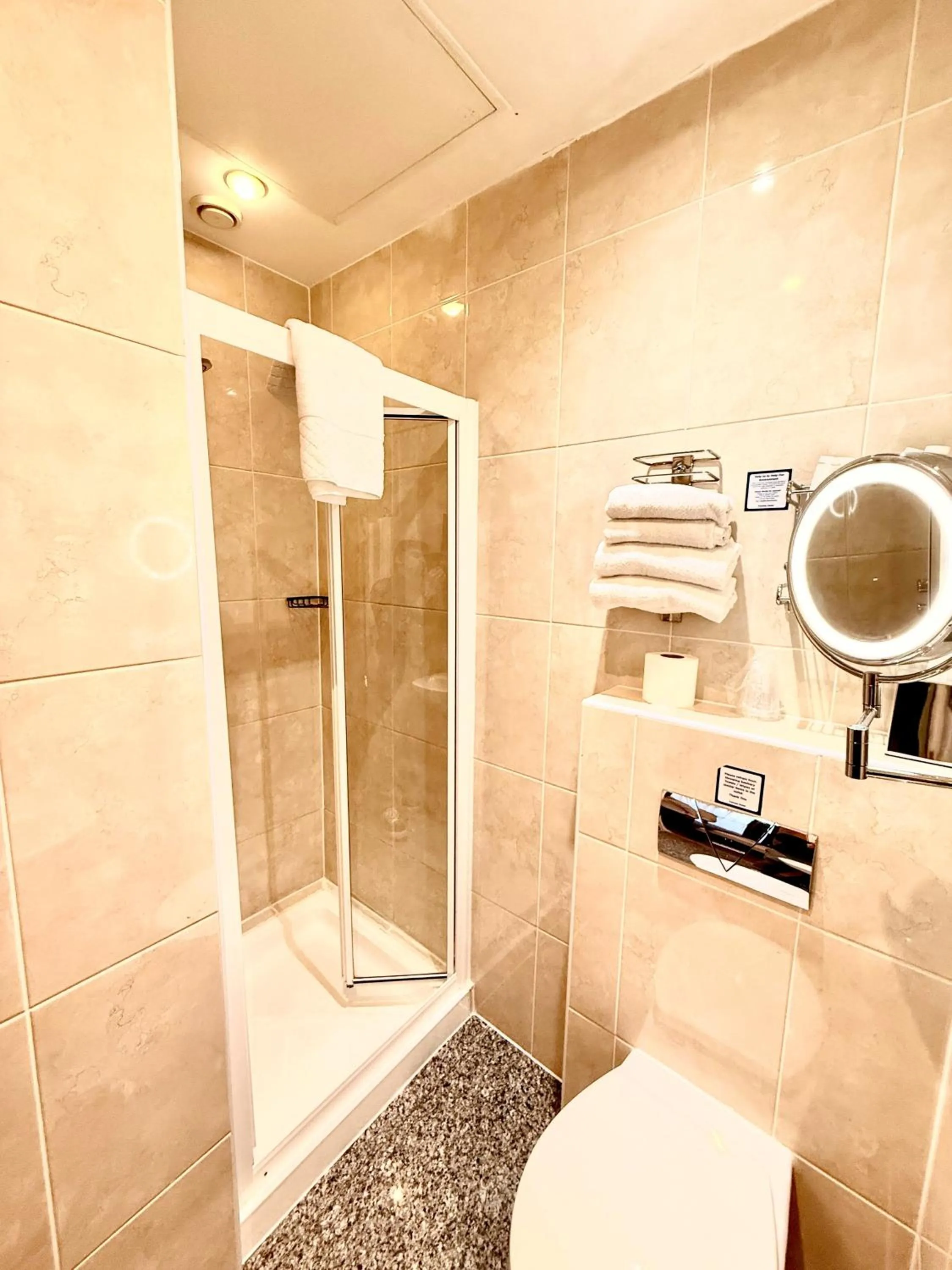 Toilet in Best Western Corona Hotel