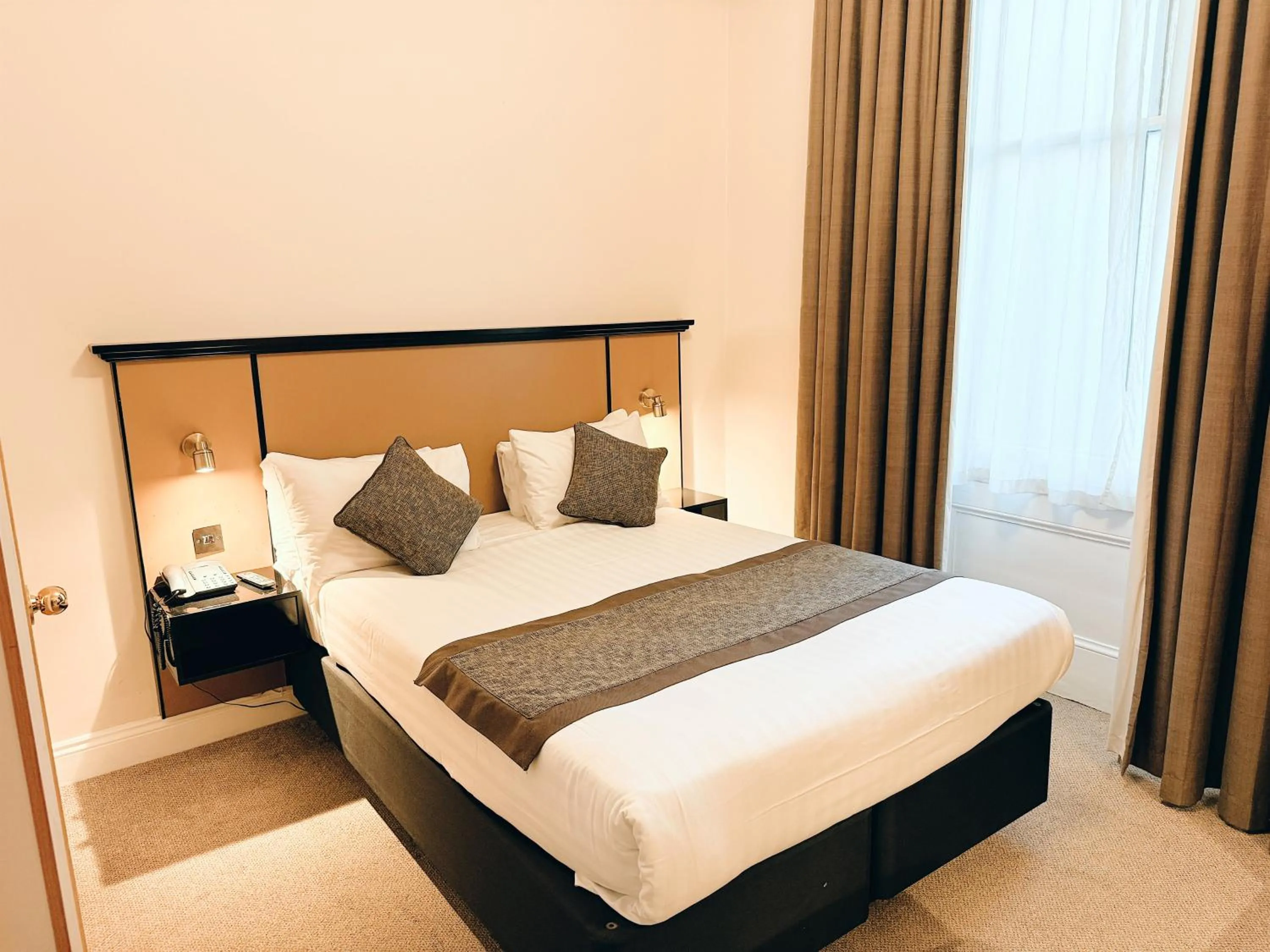 Bed in Best Western Corona Hotel