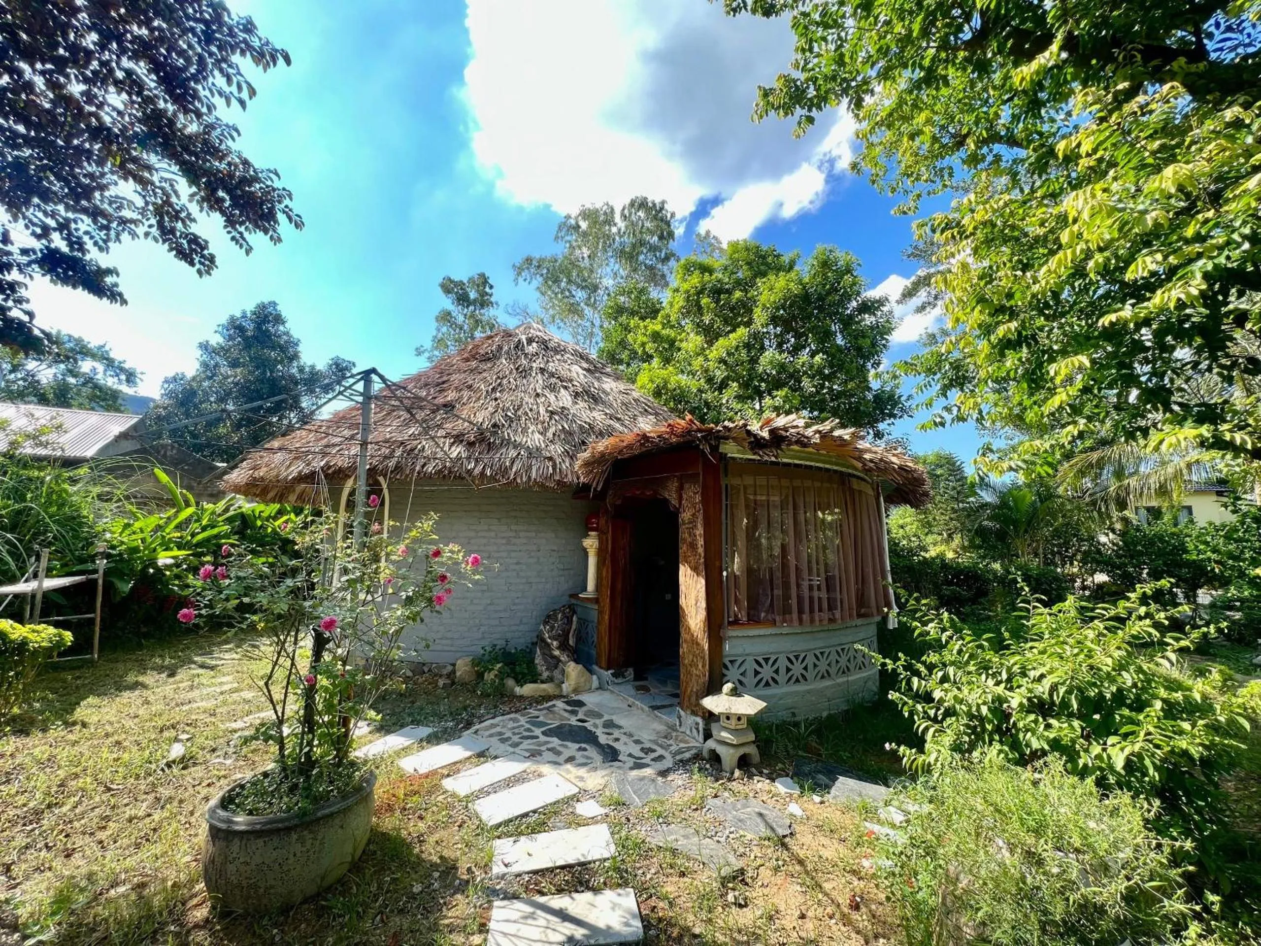 Property building in Paradise Soc Son Resort