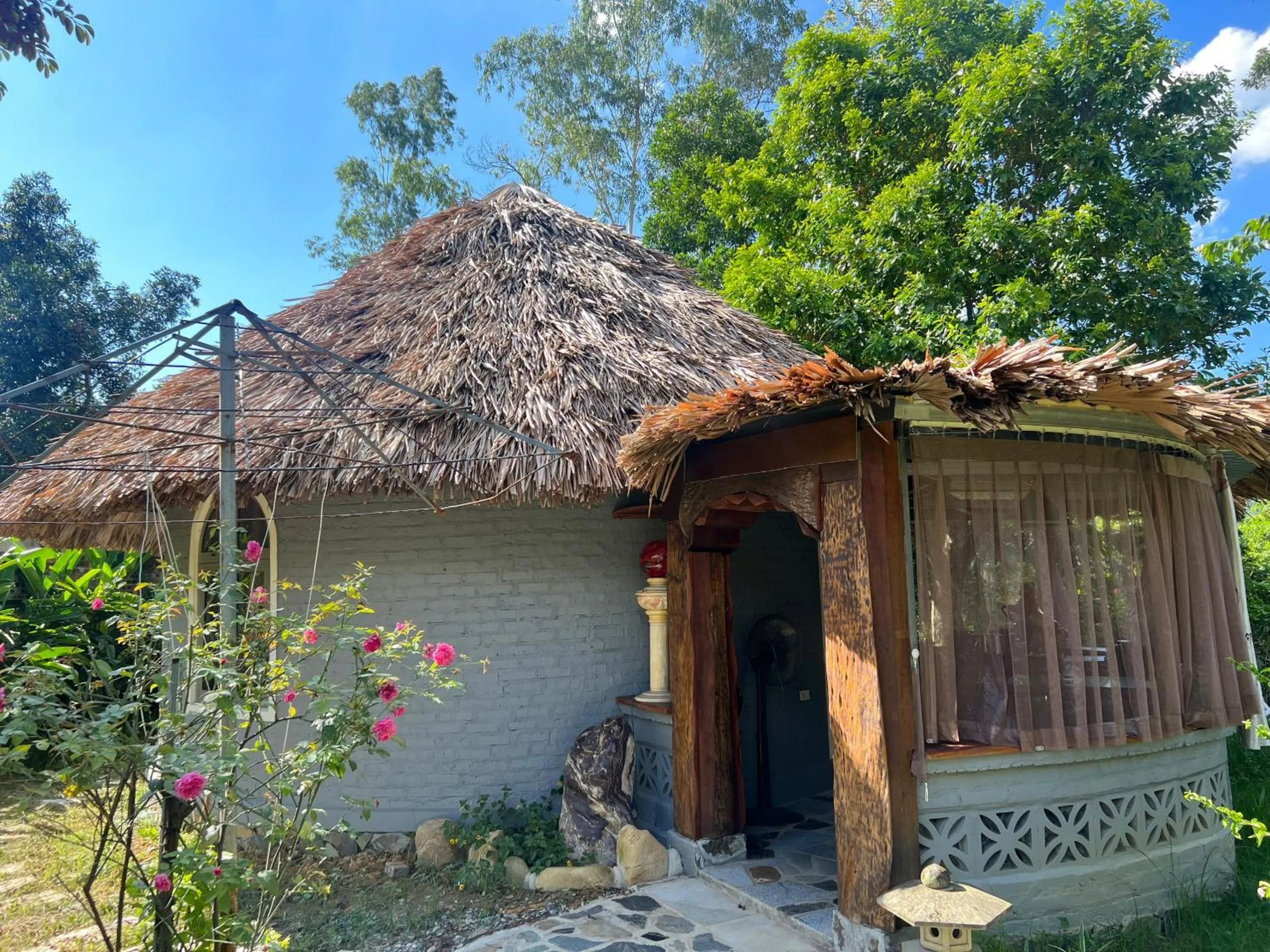 Property building in Paradise Soc Son Resort