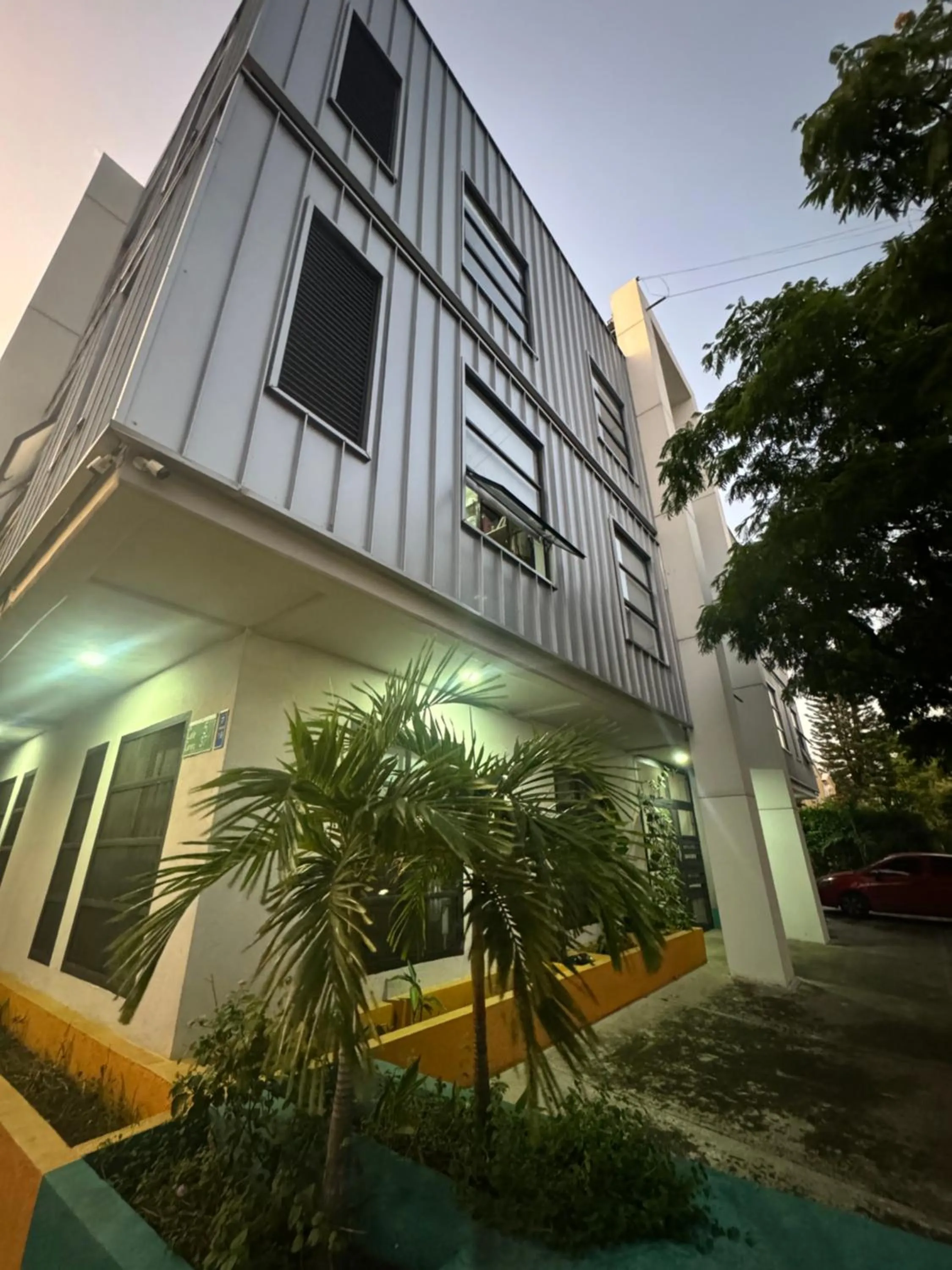 Property building in Hotel Living Box San Fernando