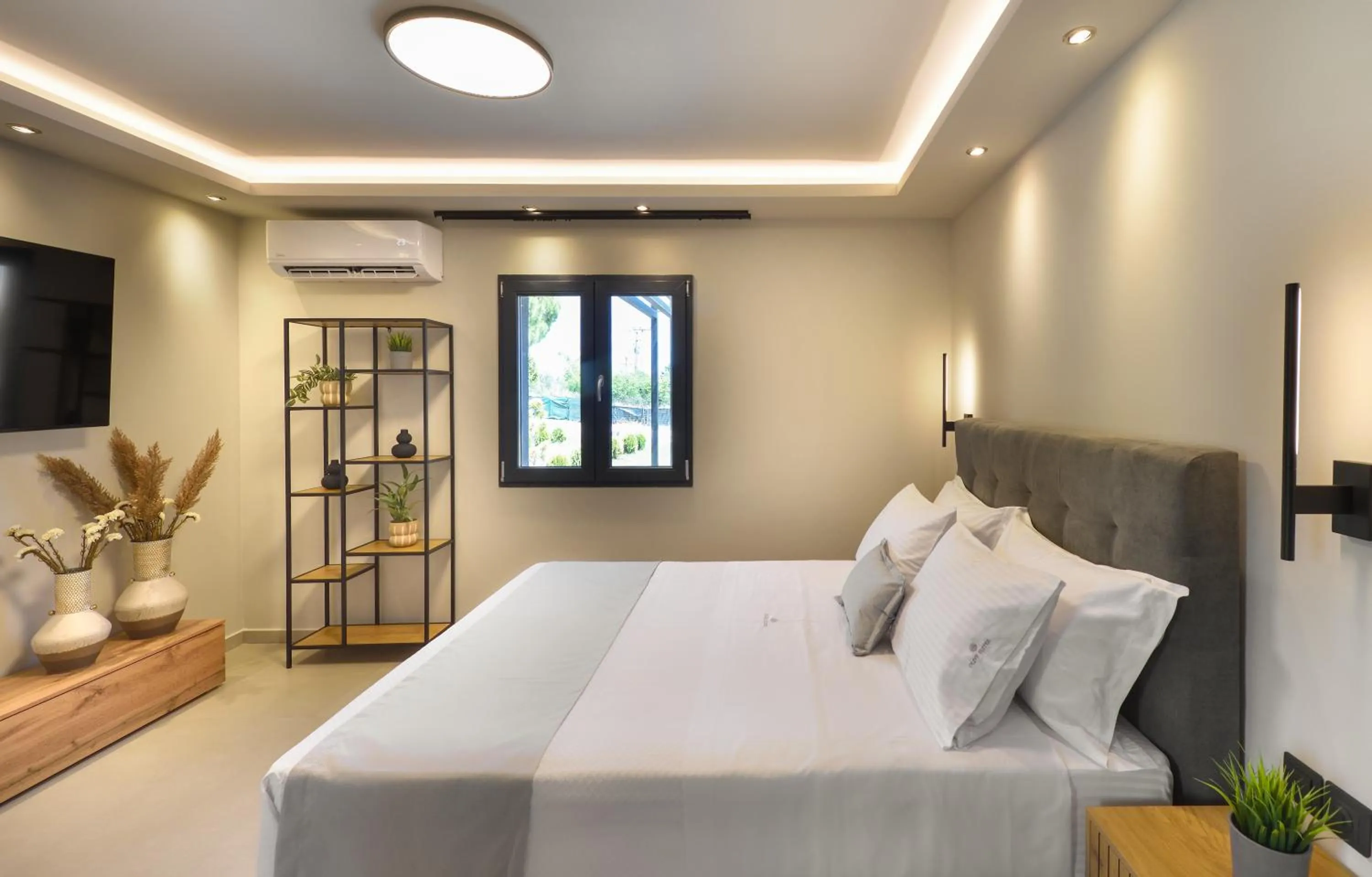 Bedroom, Bed in Olive All-Seasons Suites, Panel Hospitality Homes & Villas