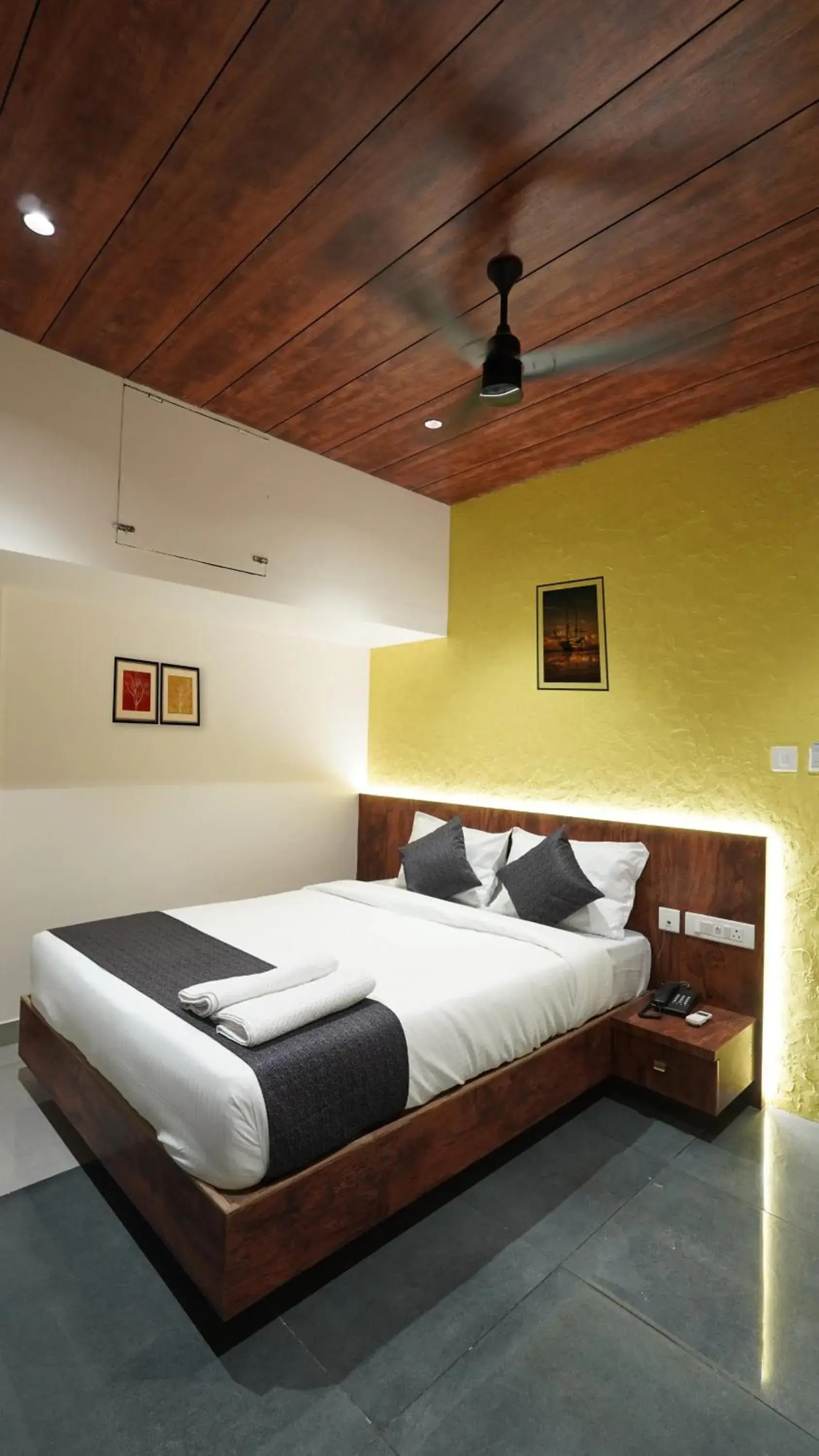 Superior Double Room in Hotel Hive Inn - Kozhikode Superior Double Room in Hotel Hive Inn - Kozhikode