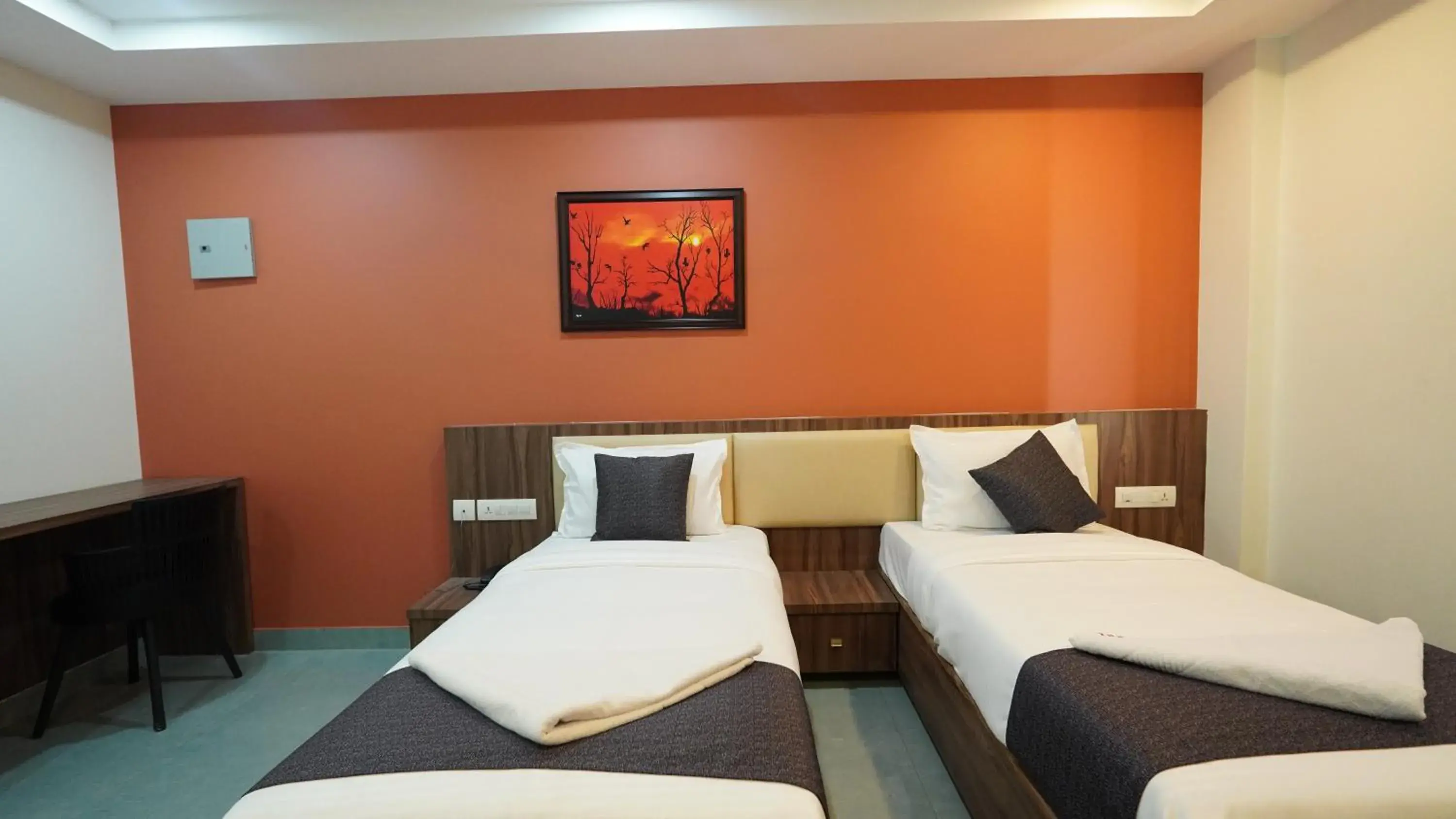 Deluxe Twin Room in Hotel Hive Inn - Kozhikode Deluxe Twin Room in Hotel Hive Inn - Kozhikode