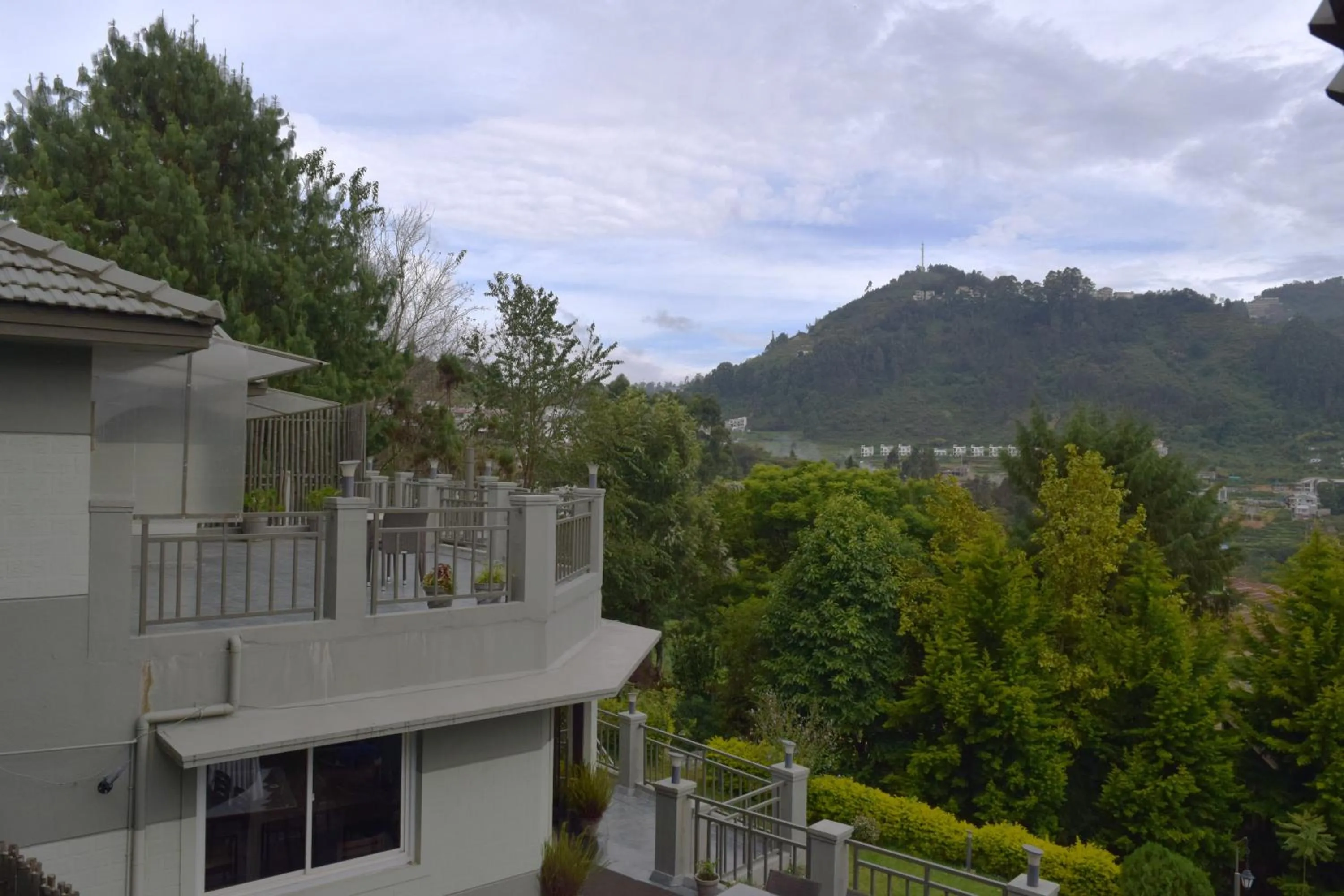 Property building in Avadale Kodaikanal - Stag Groups Not Allowed