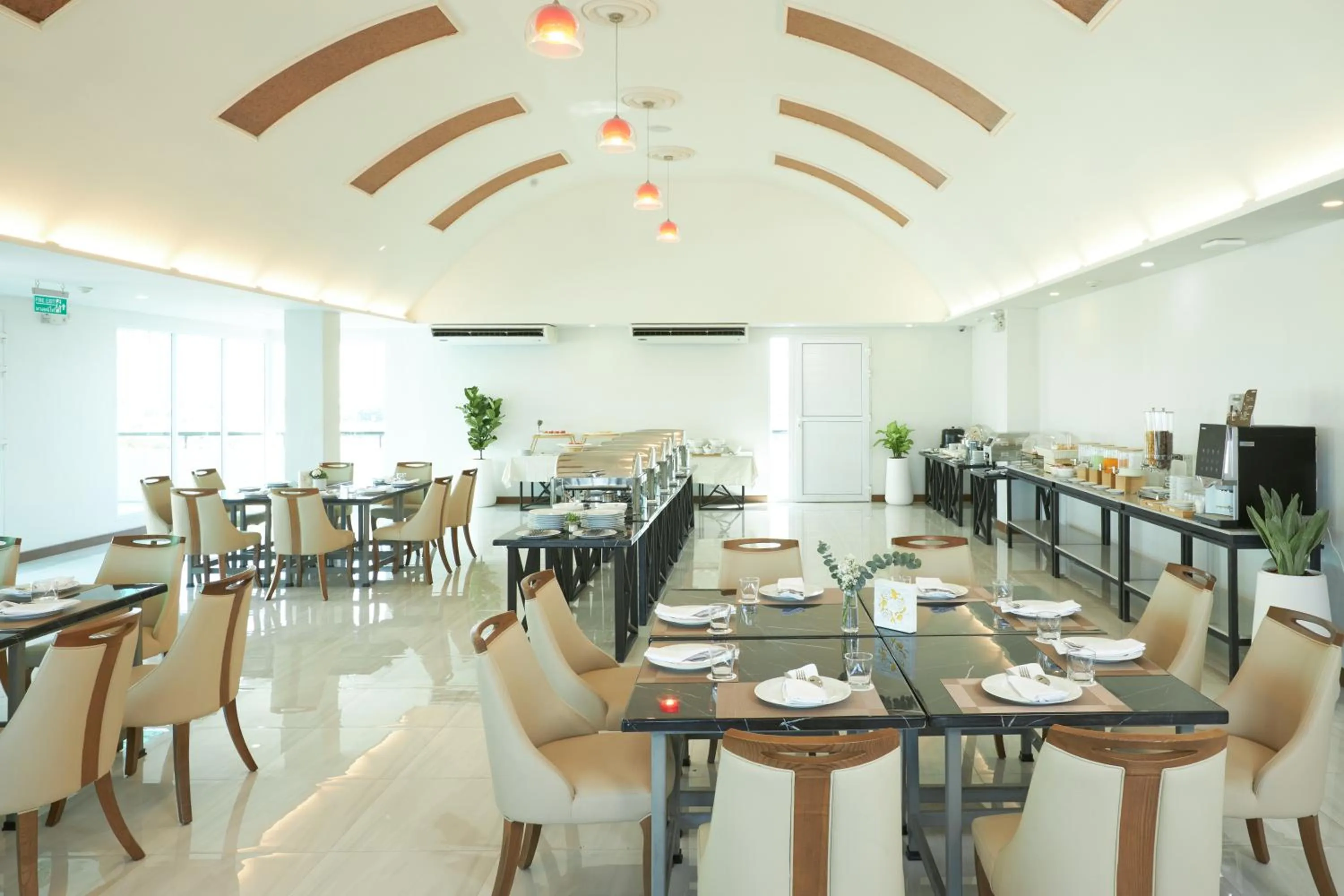 Restaurant/places to eat in NJOY Prestige Grand Hotel Don Mueang