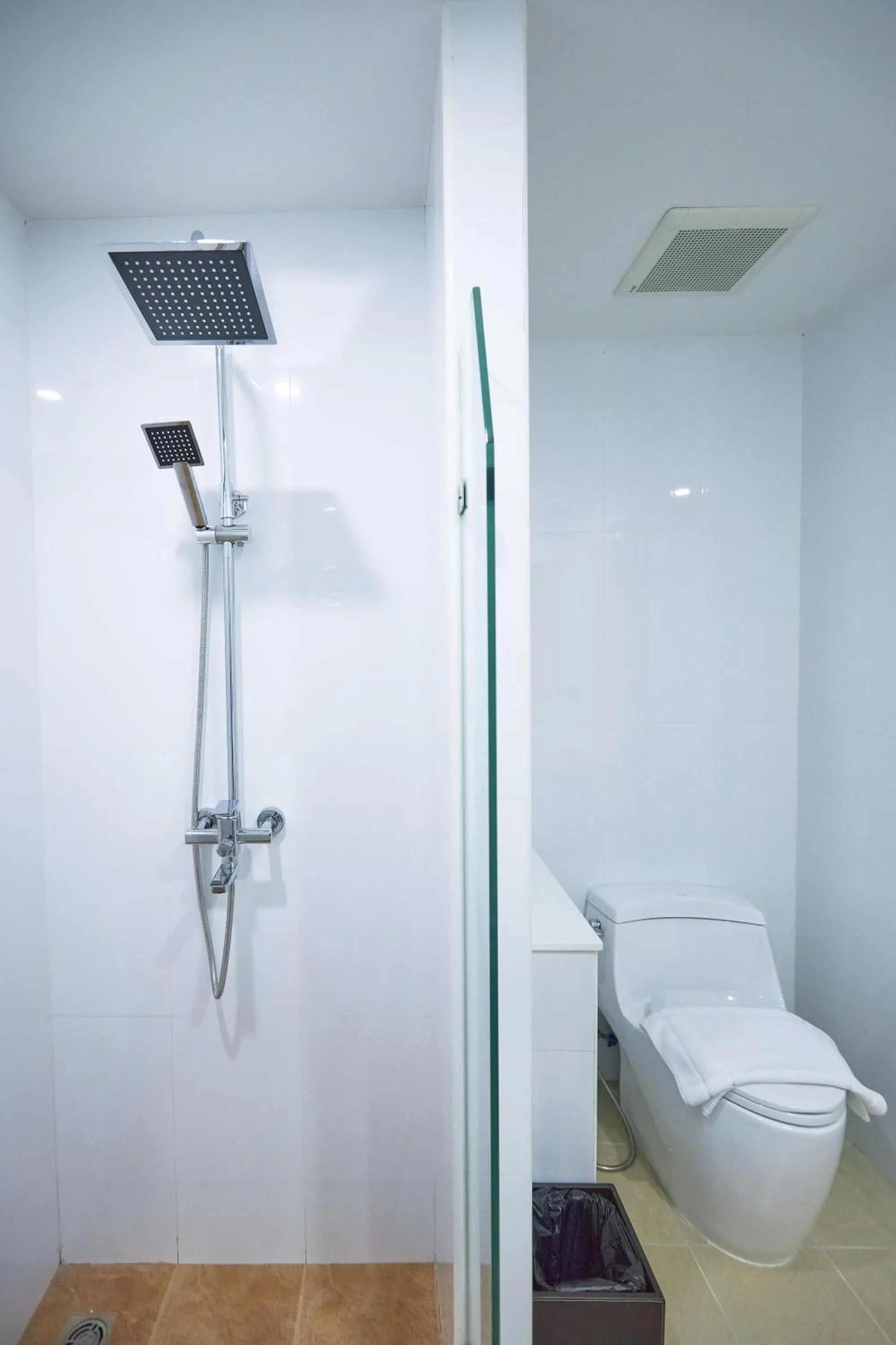 Bathroom in NJOY Prestige Grand Hotel Don Mueang