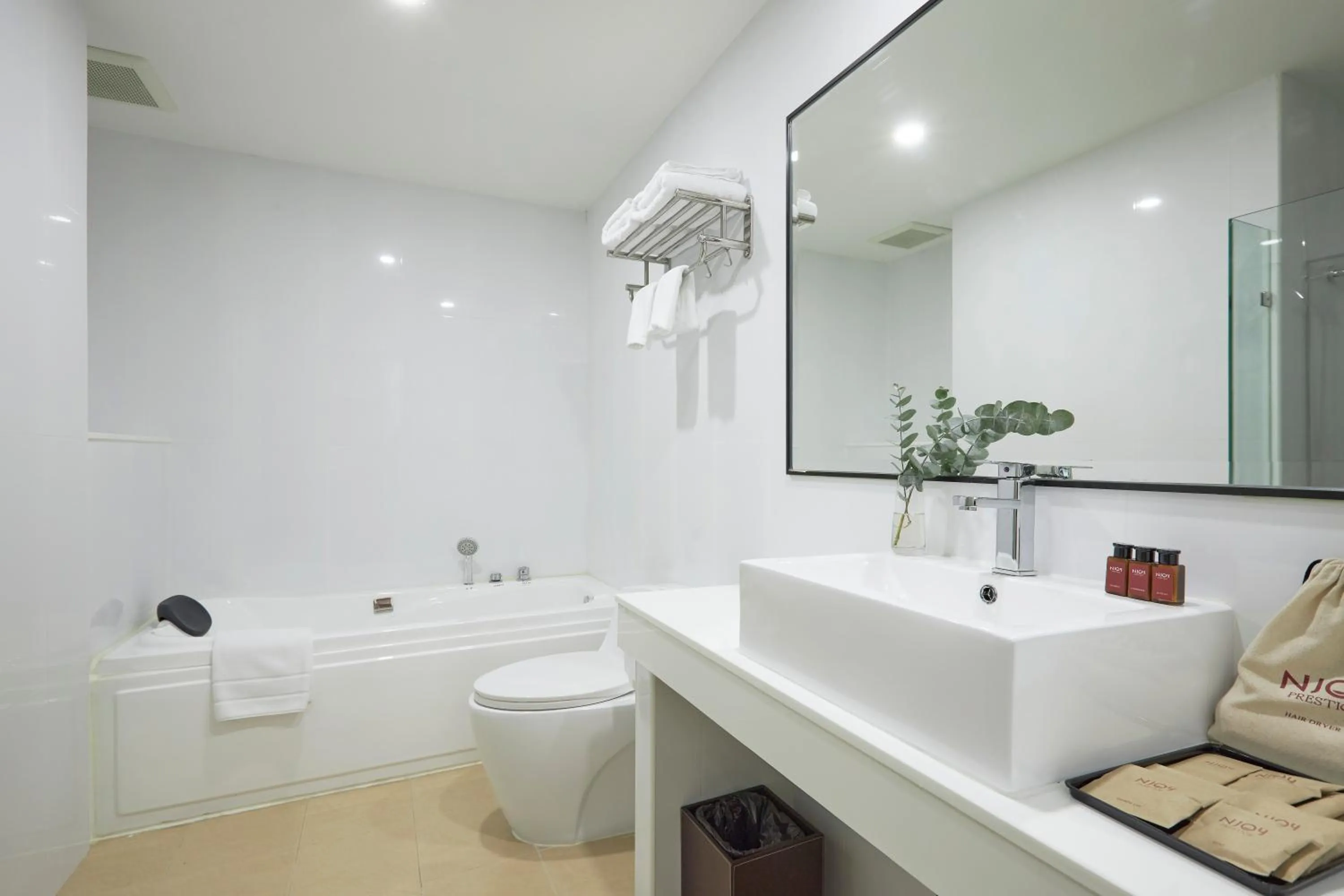 Bathroom in NJOY Prestige Grand Hotel Don Mueang