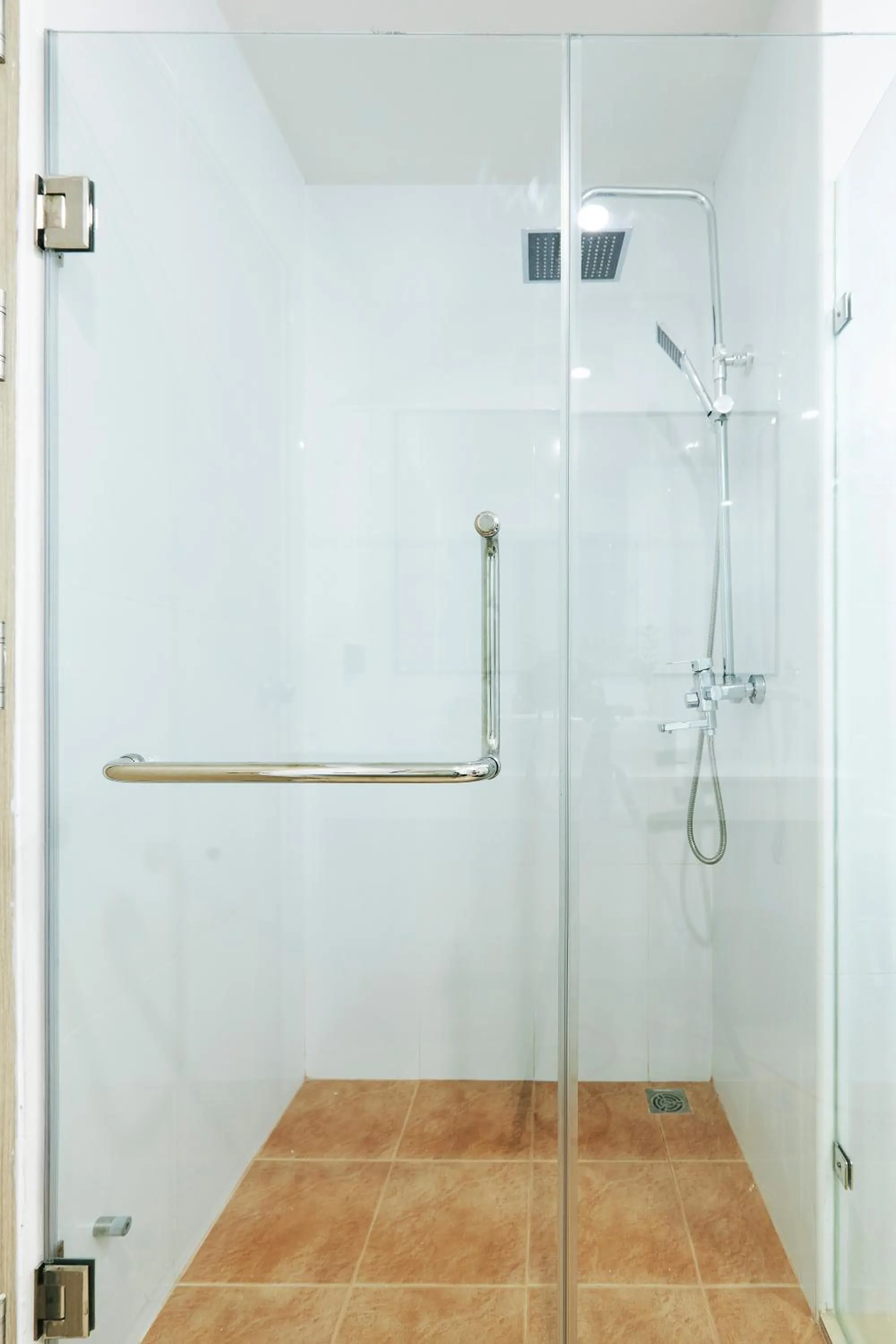 Shower in NJOY Prestige Grand Hotel Don Mueang