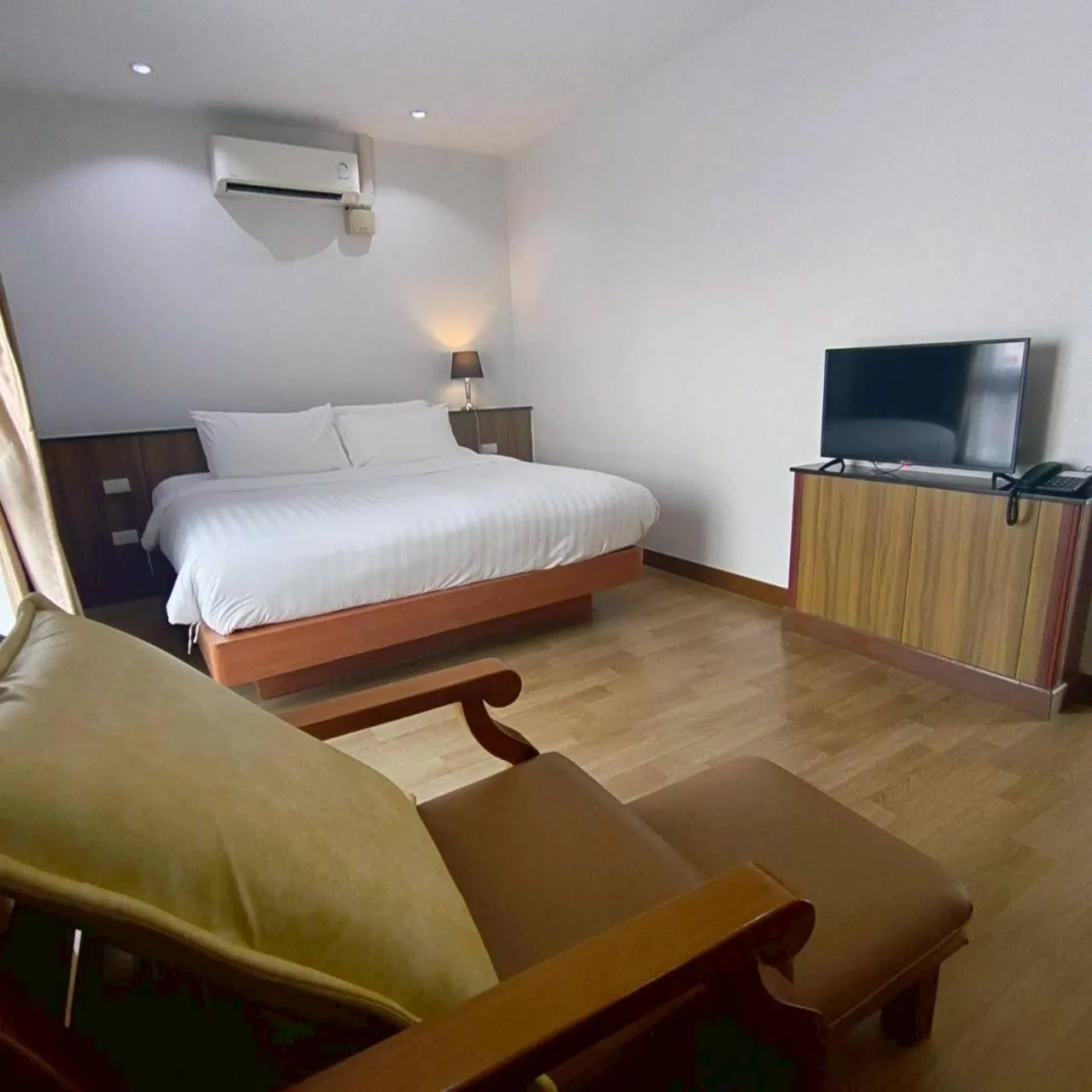 Bed in Cozy Donmueang Hotel