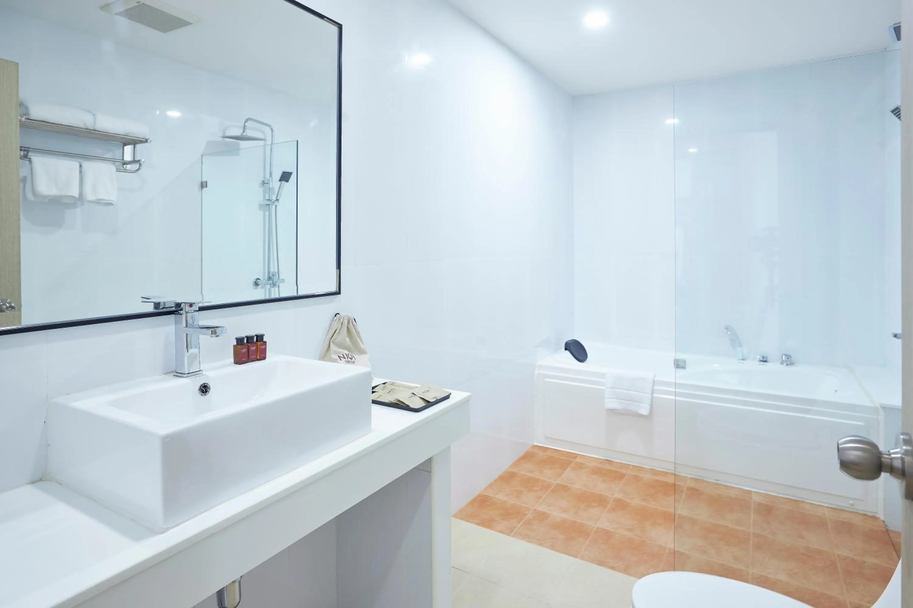 Bathroom in NJOY Prestige Grand Hotel Don Mueang