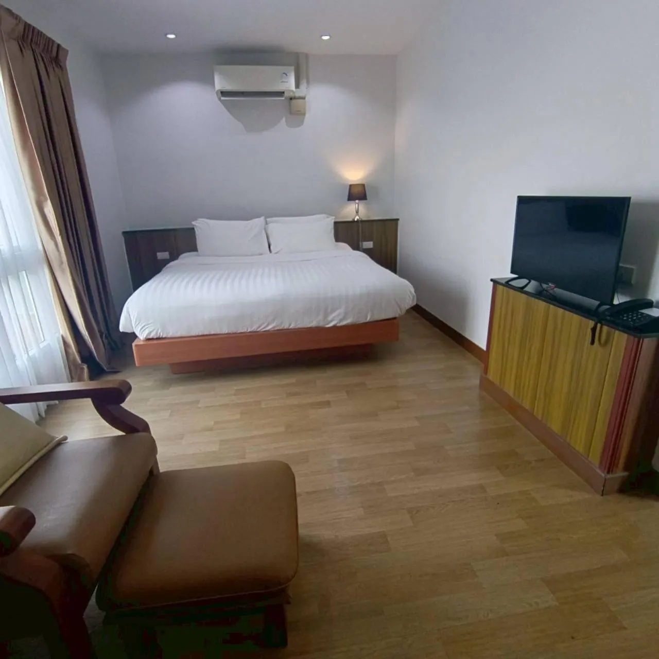 Bed in Cozy Donmueang Hotel