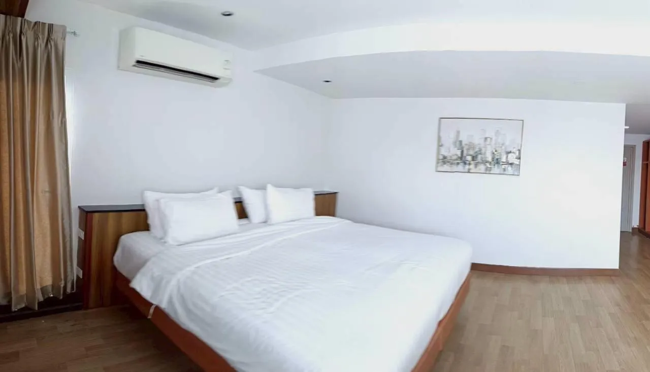 Bed in Cozy Donmueang Hotel