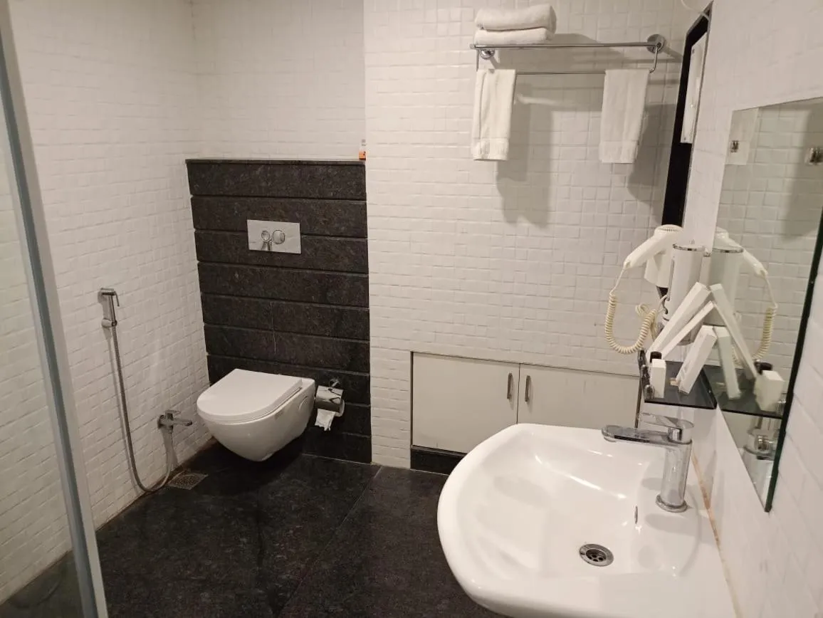 Bathroom in Hotel Rishiraj, Nagaon