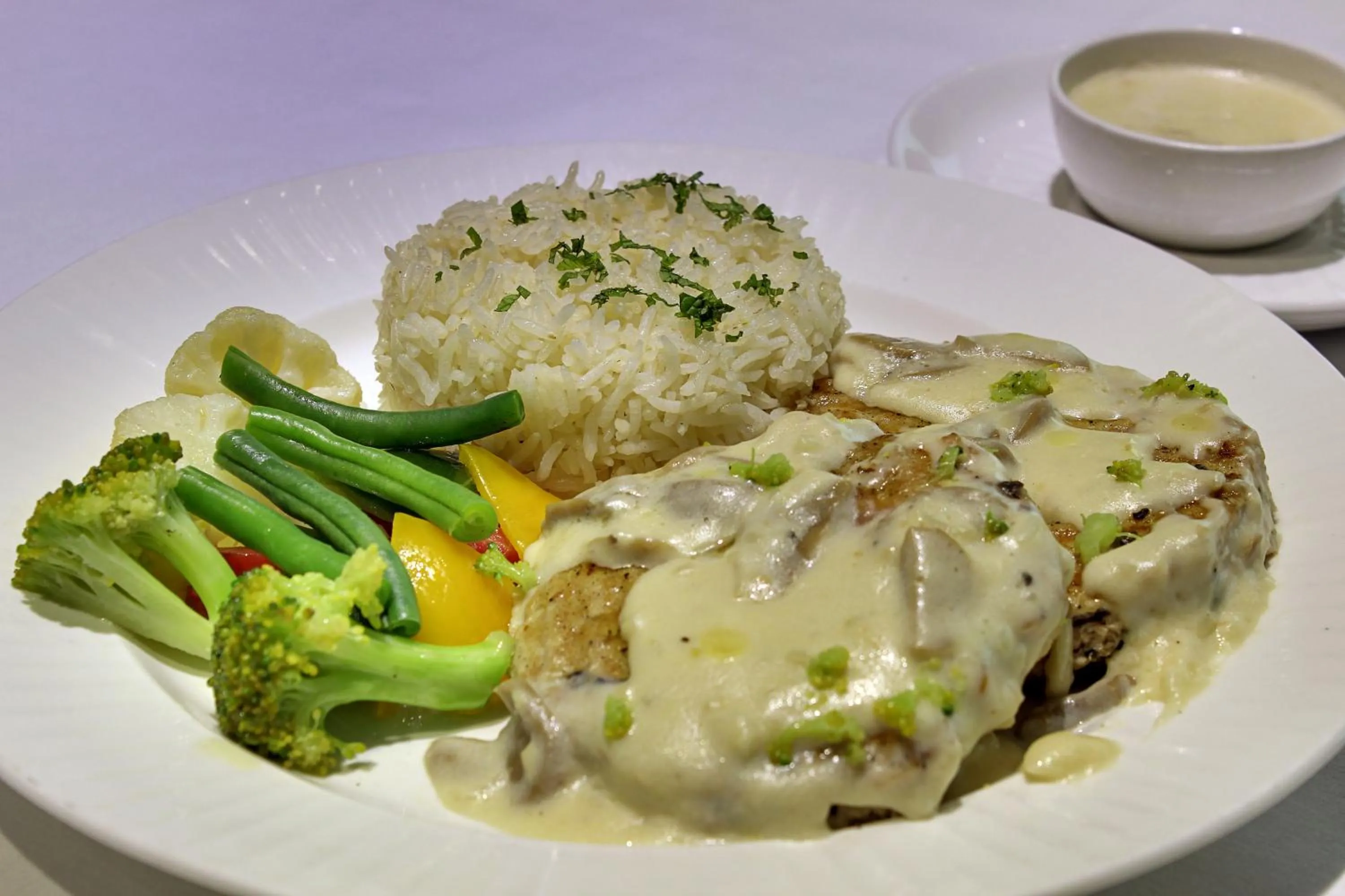 Restaurant/places to eat in The Radiant Swan