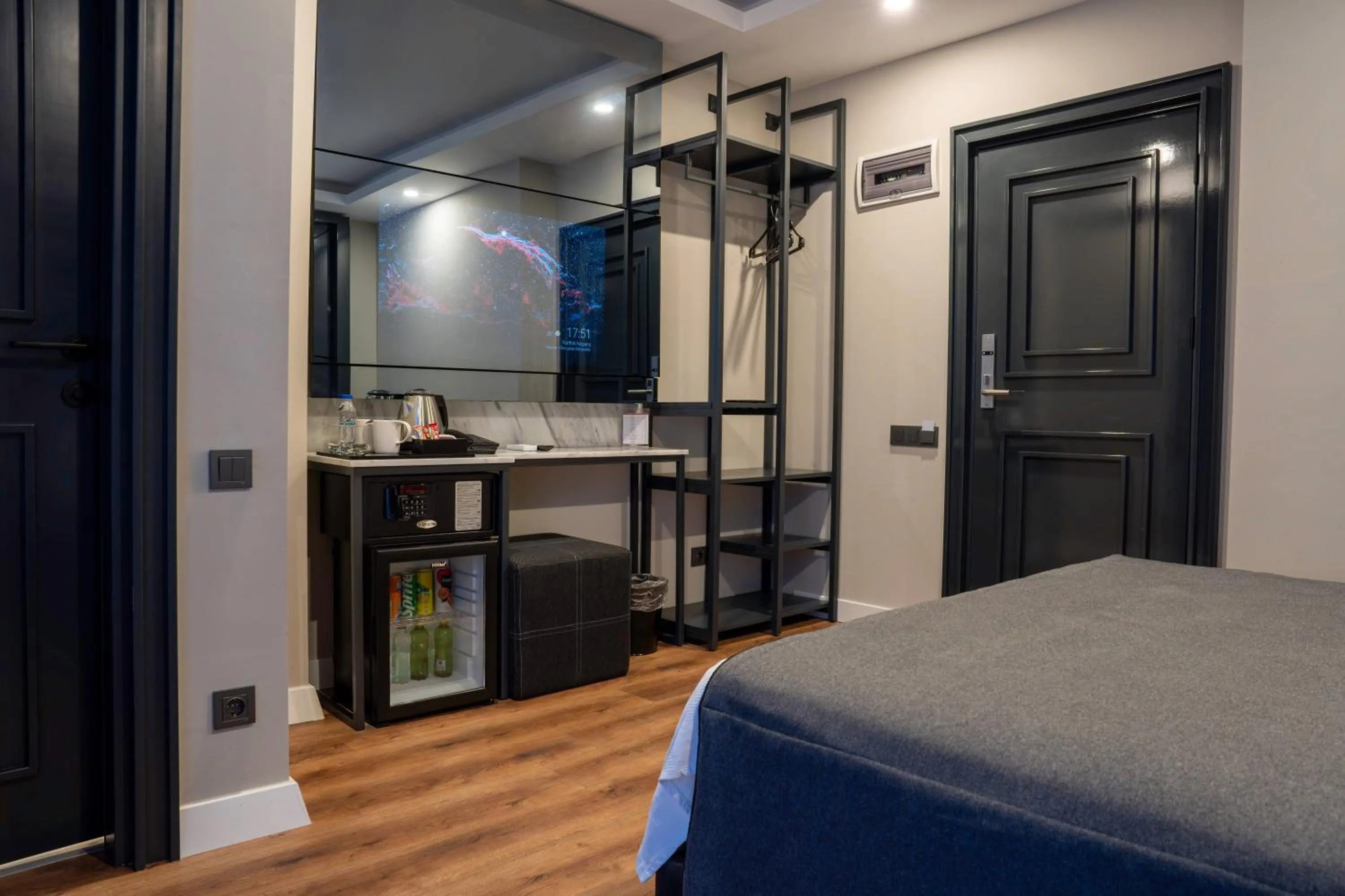 Photo of the whole room, Bed in Lucky Monkey Midi Hotel