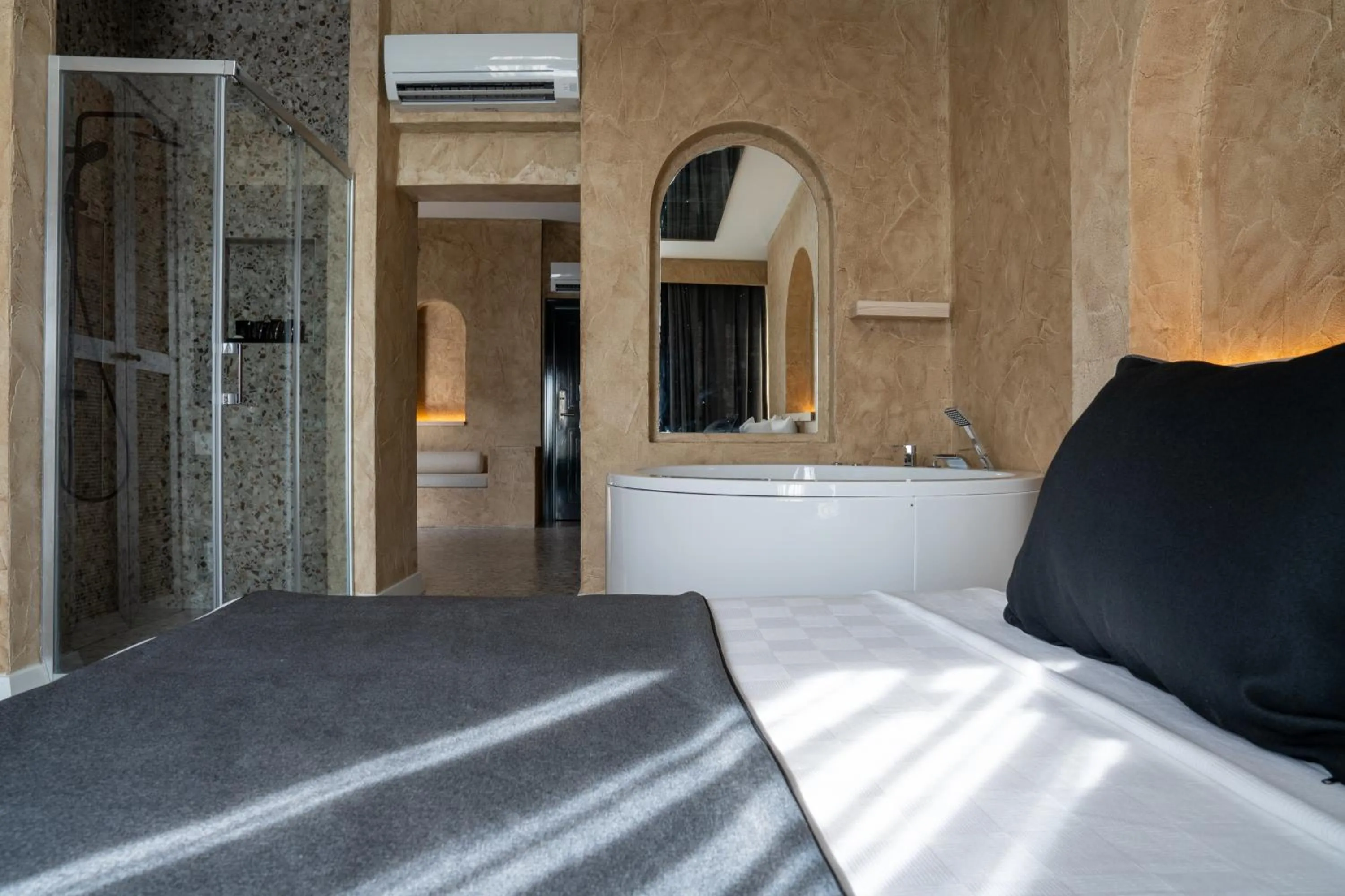 Photo of the whole room, Bed in Lucky Monkey Midi Hotel