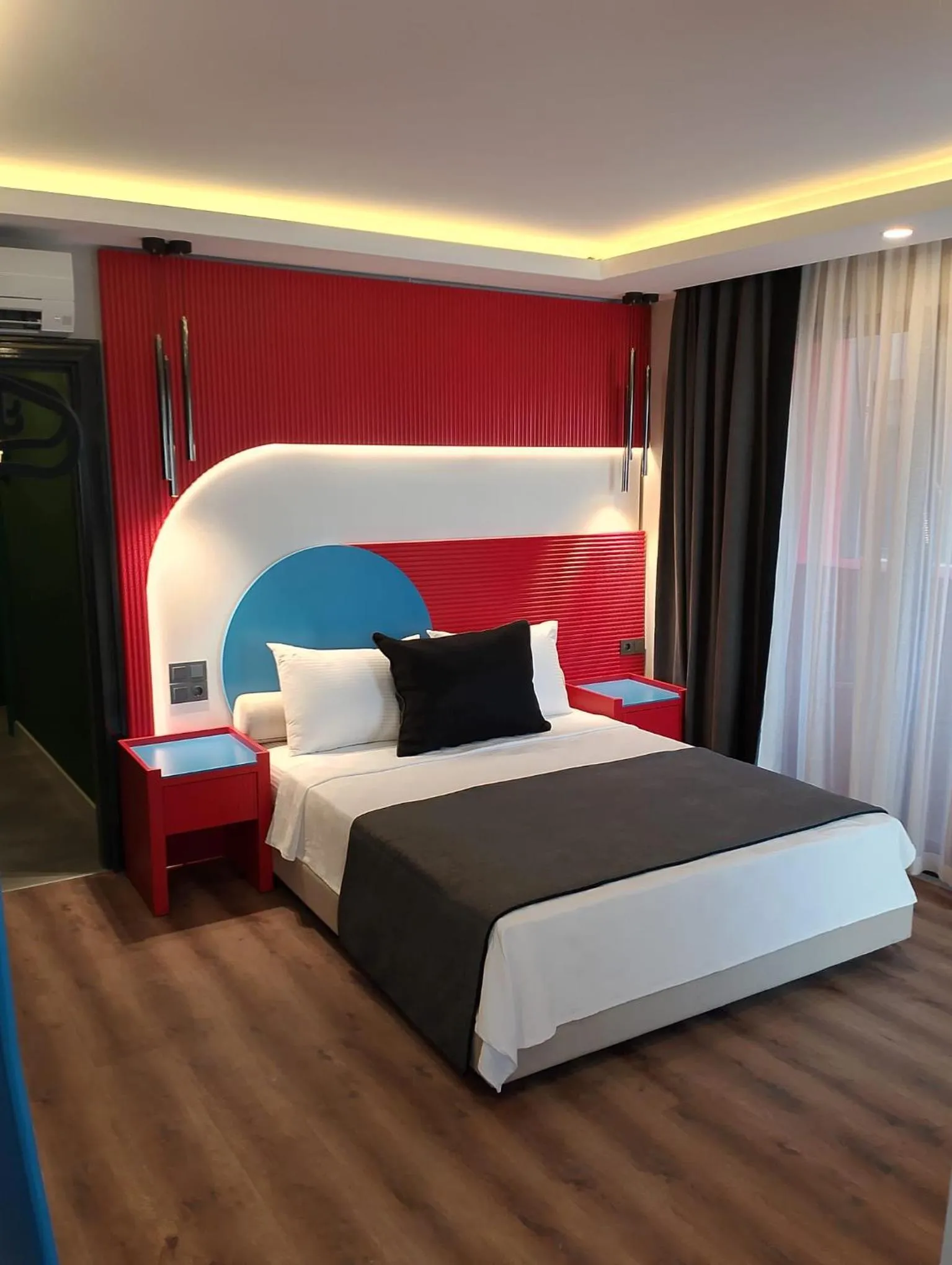 Photo of the whole room, Bed in Lucky Monkey Midi Hotel
