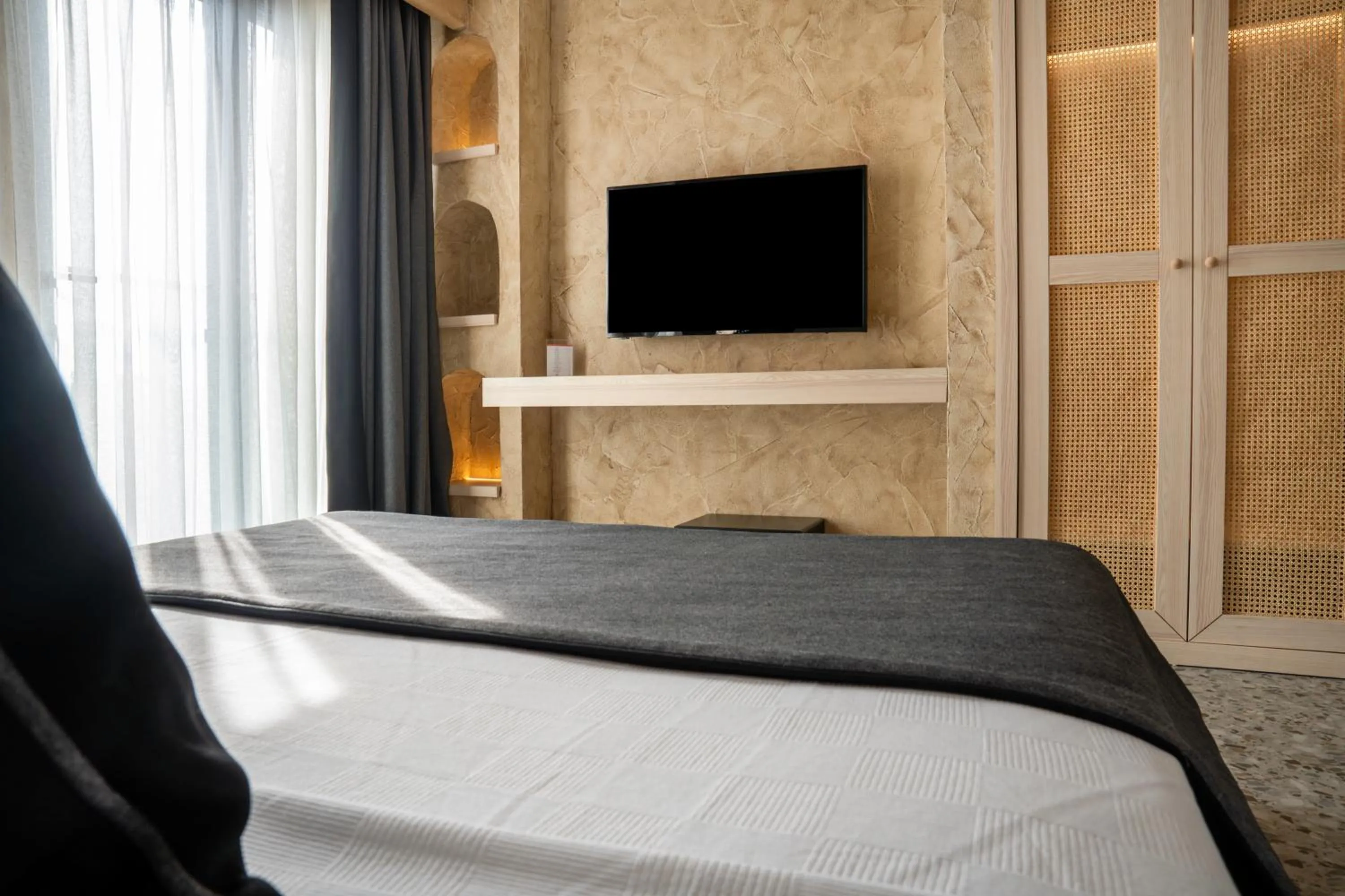 Bed in Lucky Monkey Midi Hotel