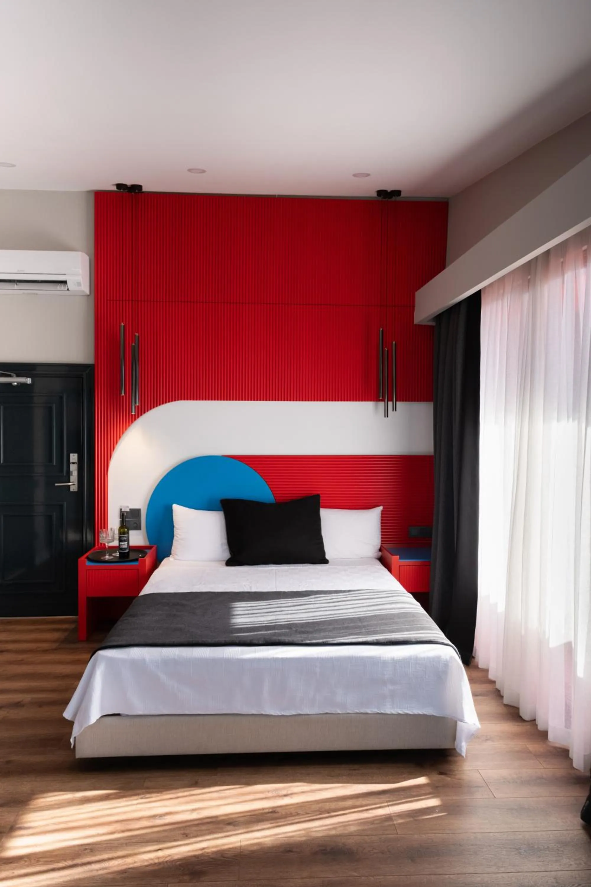 Bed in Lucky Monkey Midi Hotel