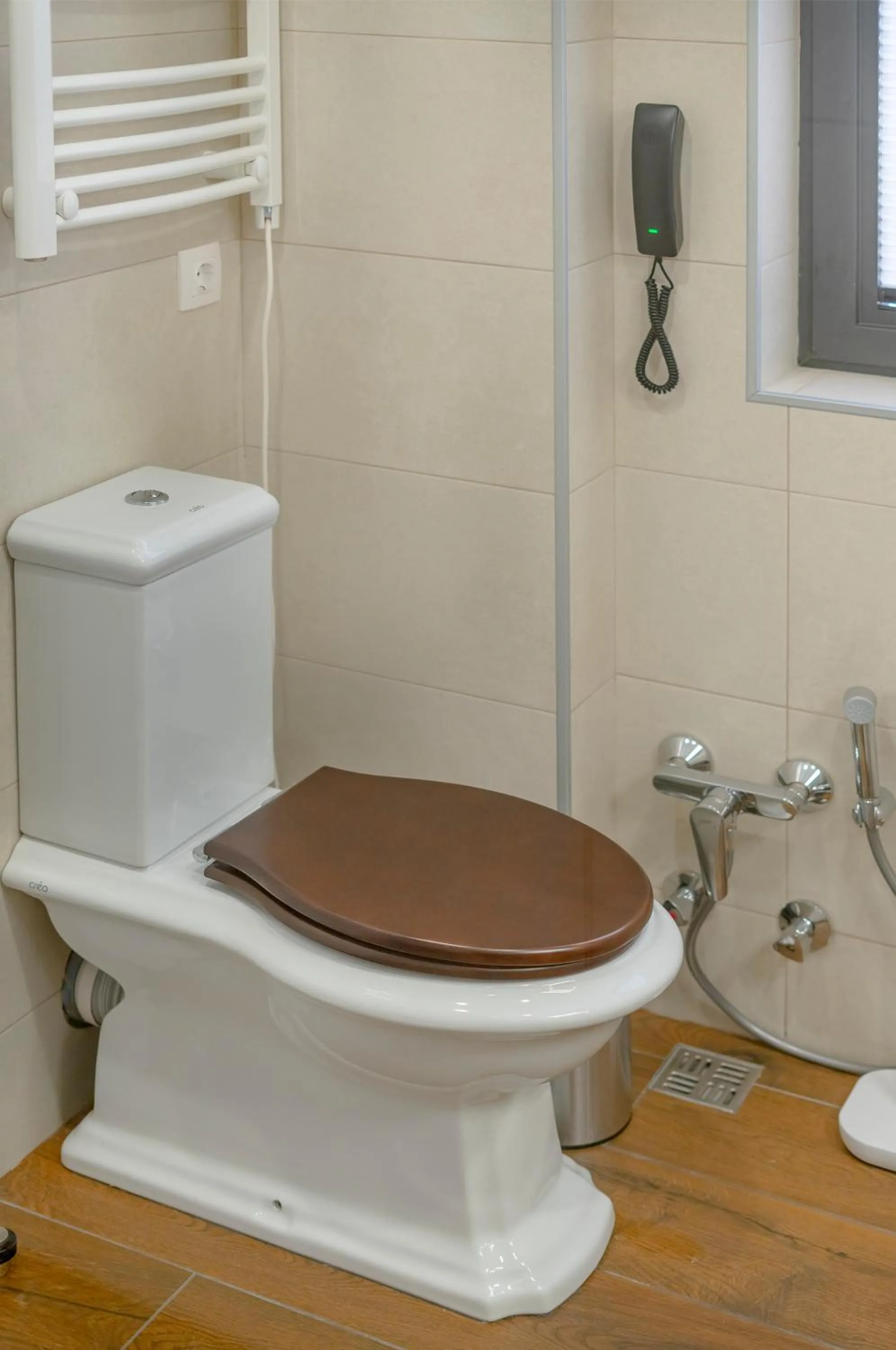 Toilet in Iris Hotel