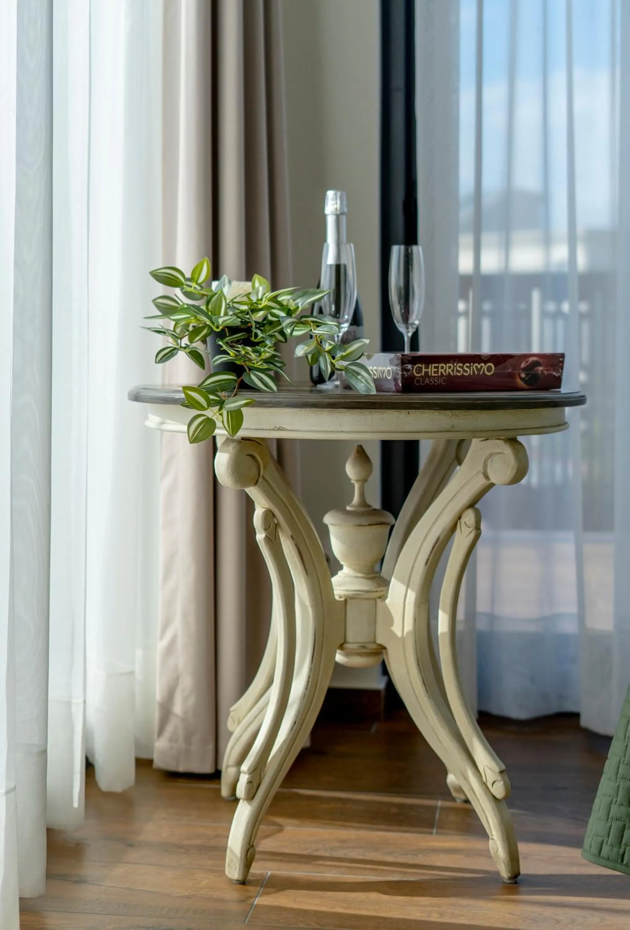 Decorative detail in Iris Hotel