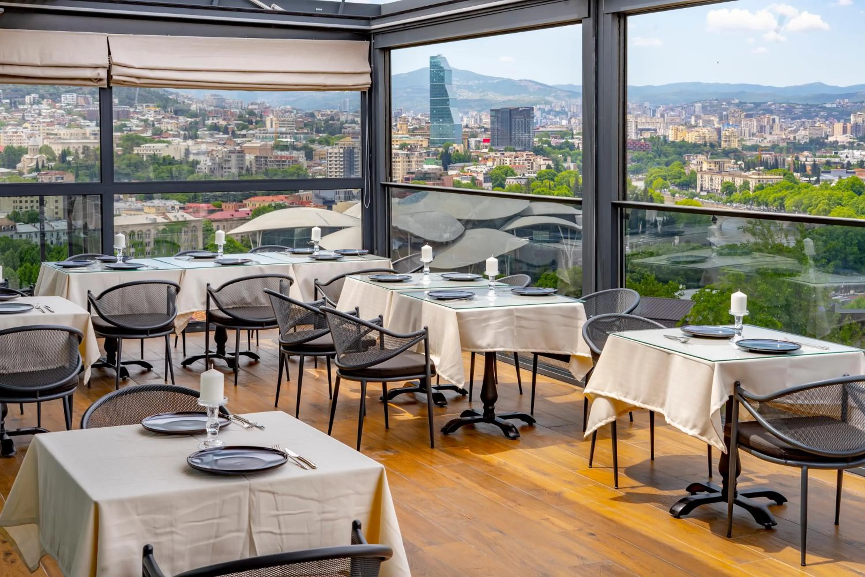 Restaurant/places to eat in Iris Hotel