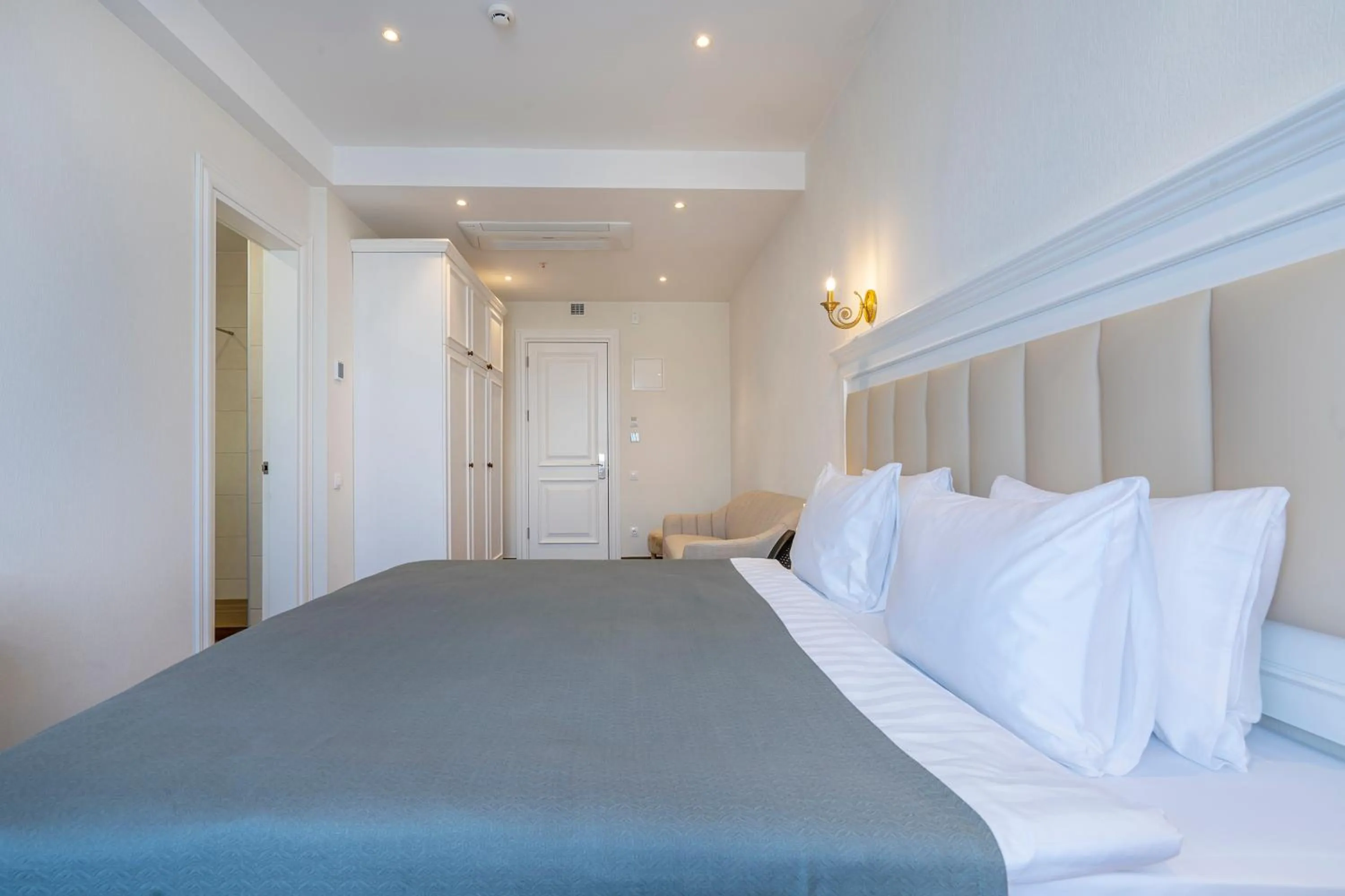 Bedroom, Bed in Iris Hotel