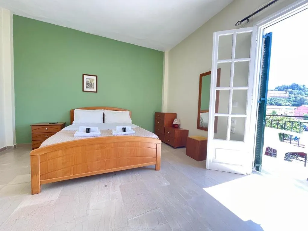 Bedroom, Bed in Alexandra's Apartments