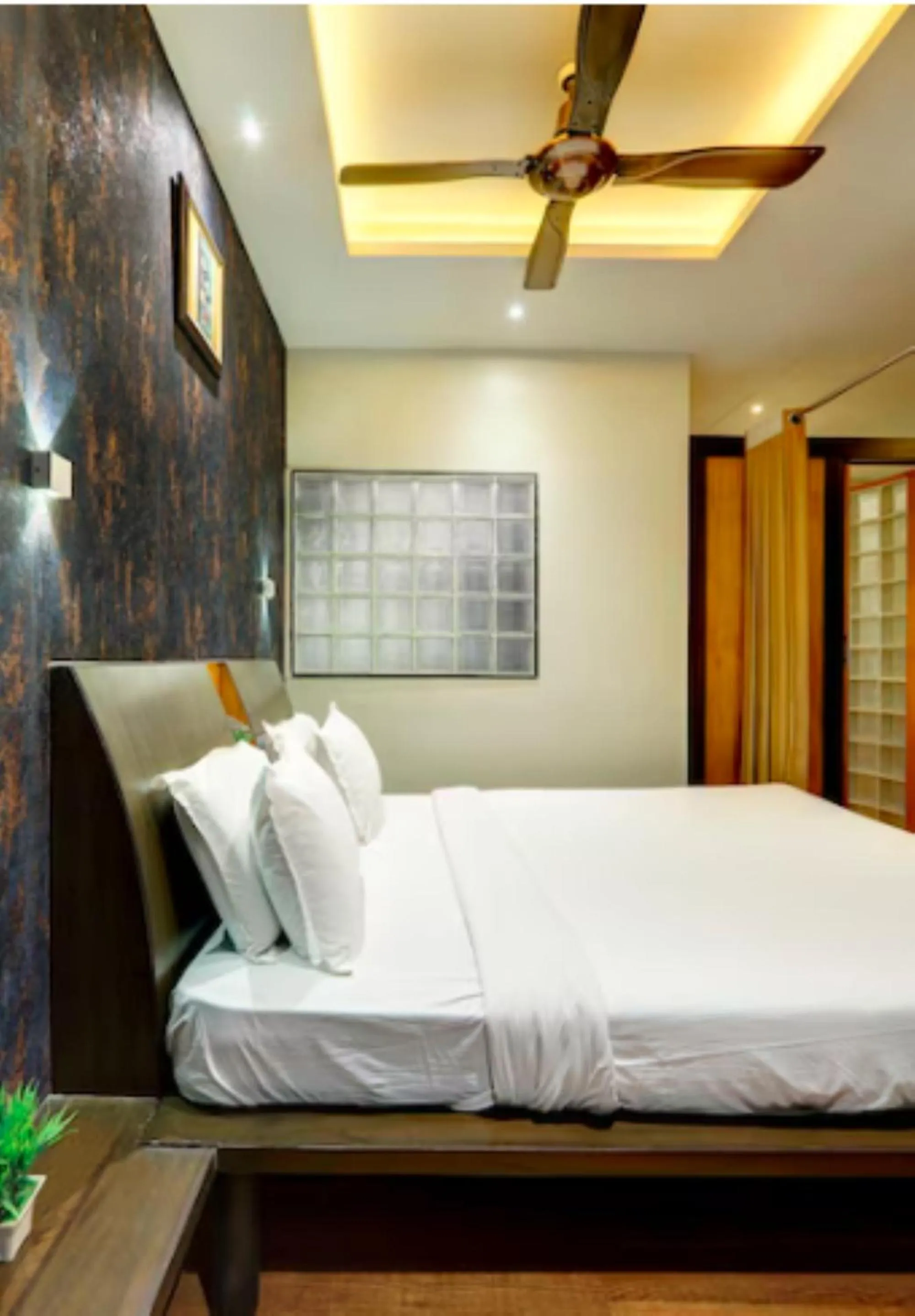 Bed in Hotel Orient Crown, Kolhapur