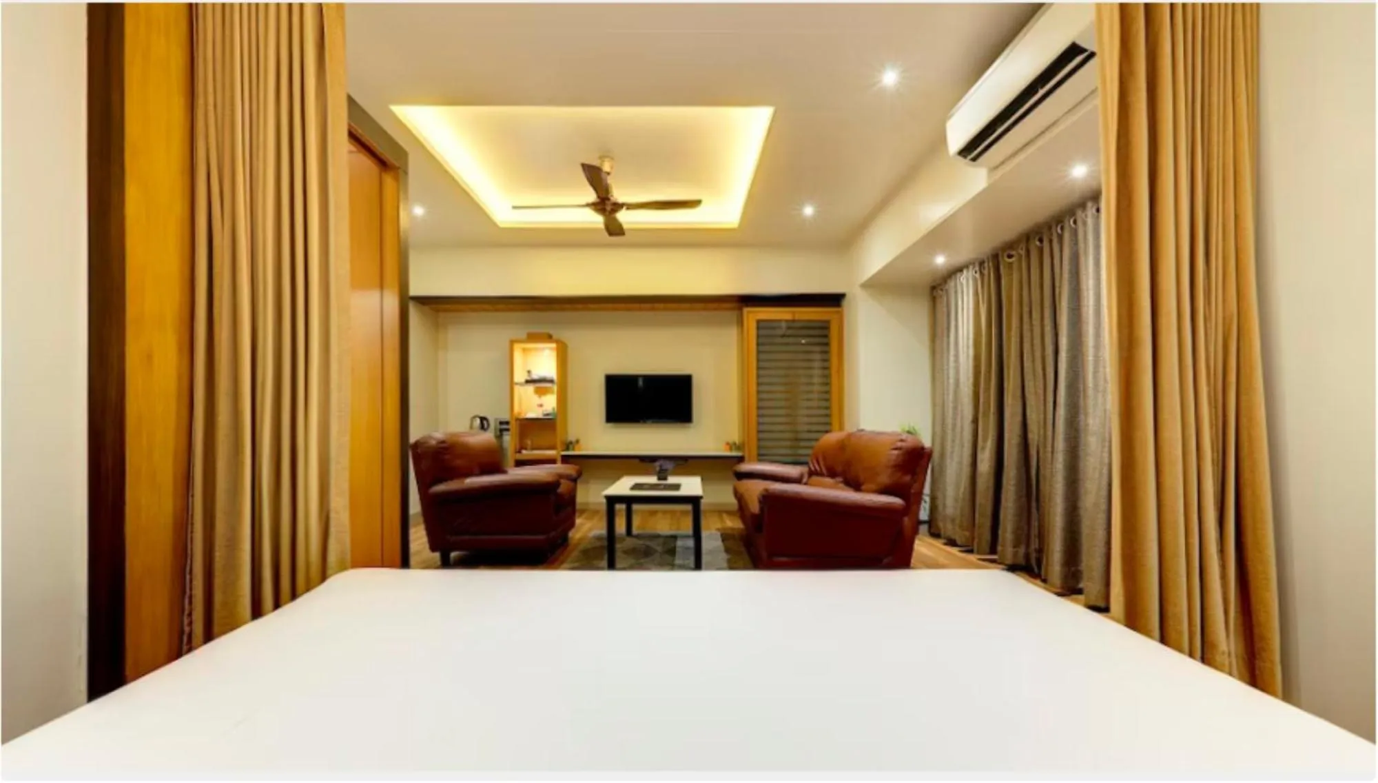 Bed in Hotel Orient Crown, Kolhapur