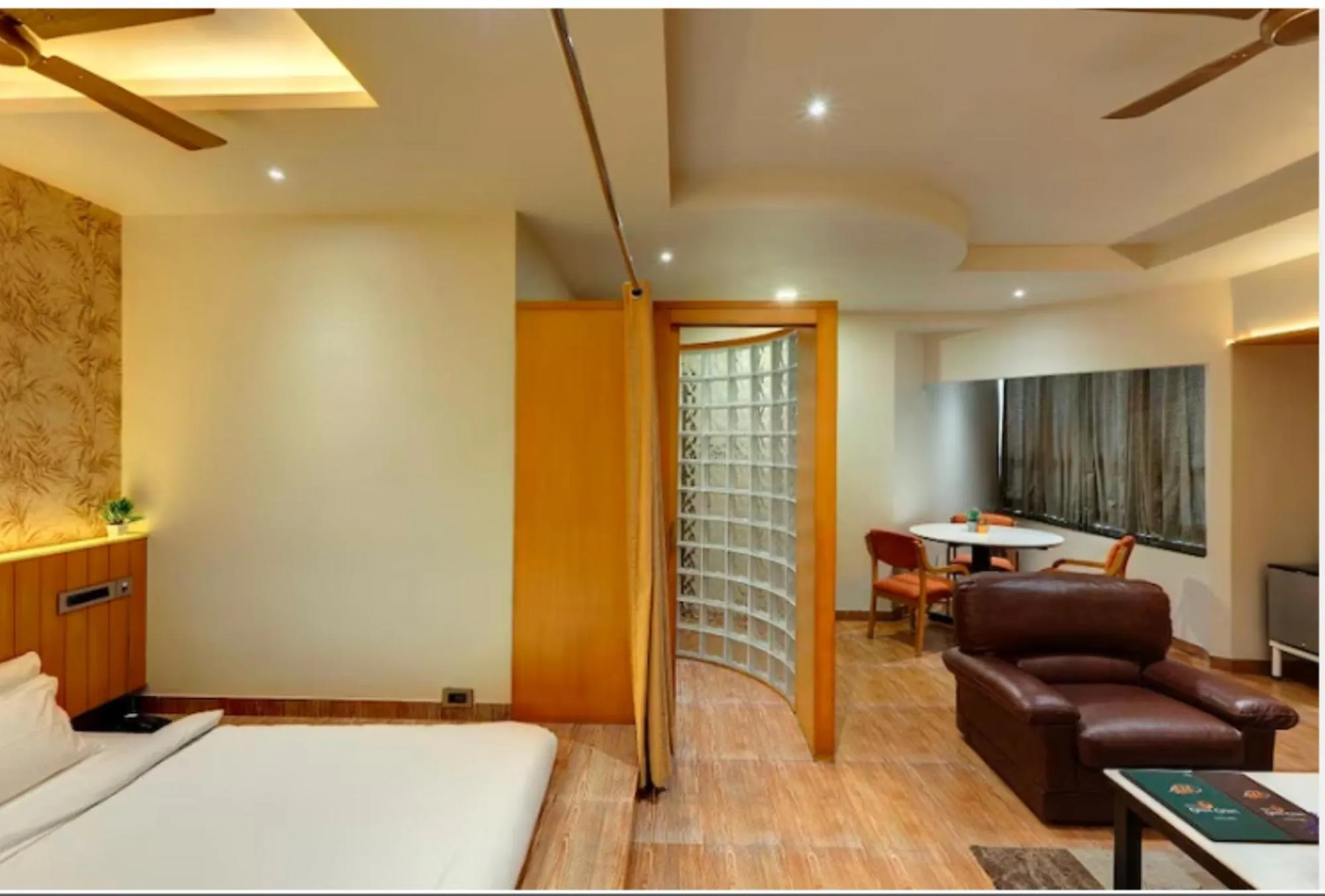 Bed in Hotel Orient Crown, Kolhapur