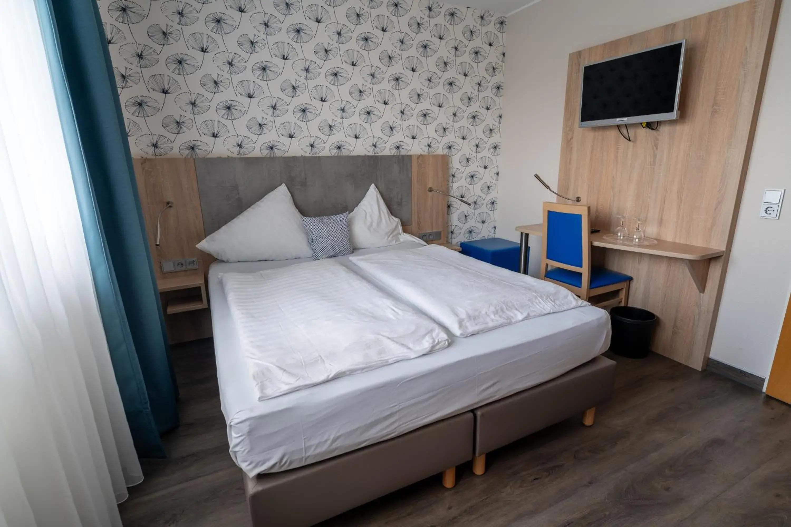 Double Room in Airport Business Hotel Köln Double Room in Airport Business Hotel Köln