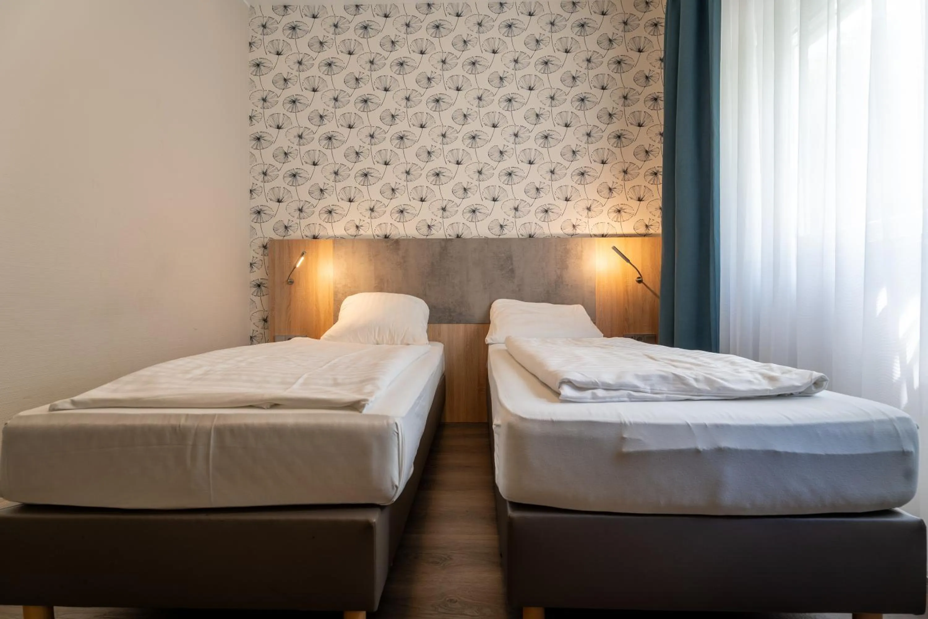 Bed in Airport Business Hotel Köln