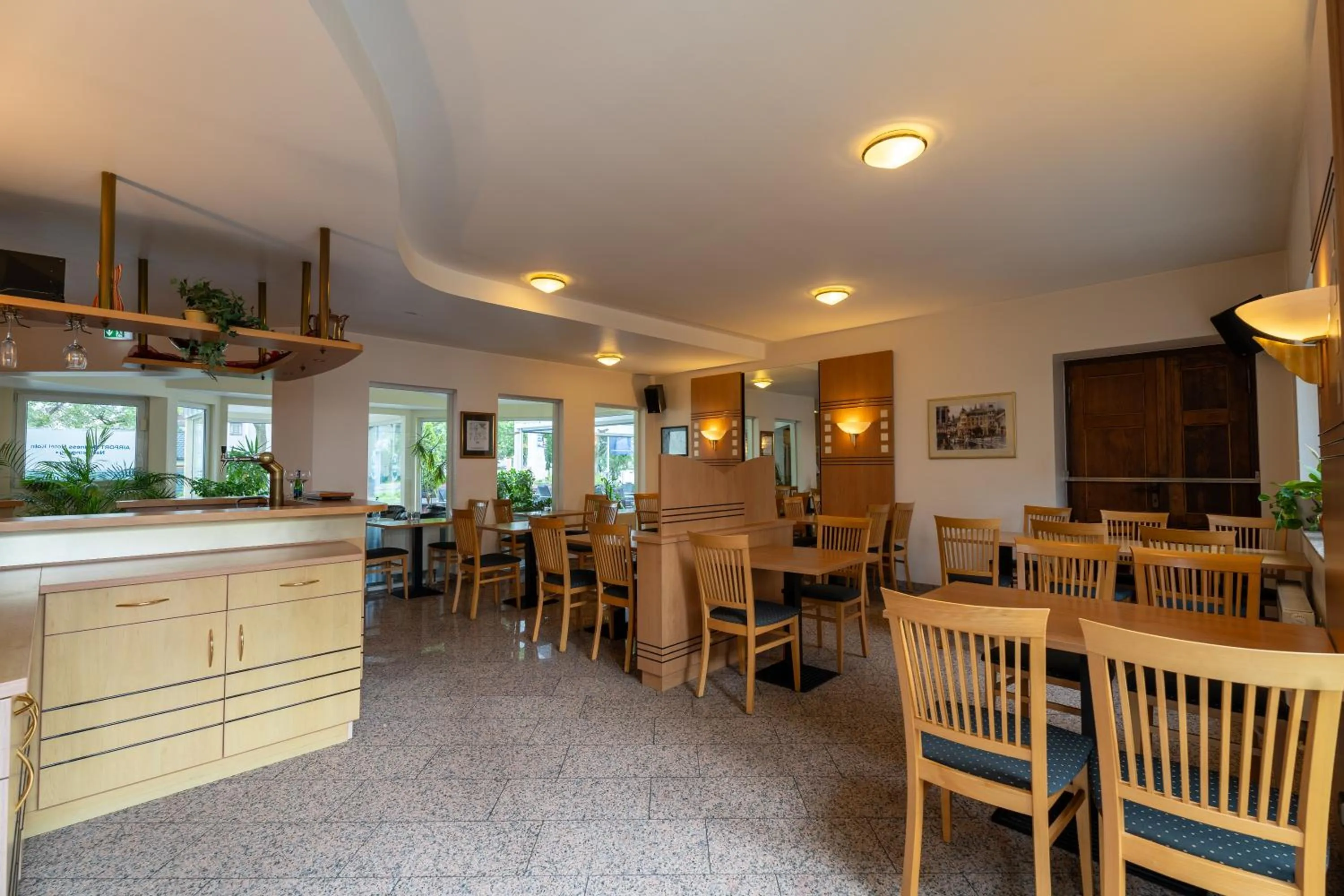 Dining area in Airport Business Hotel Köln