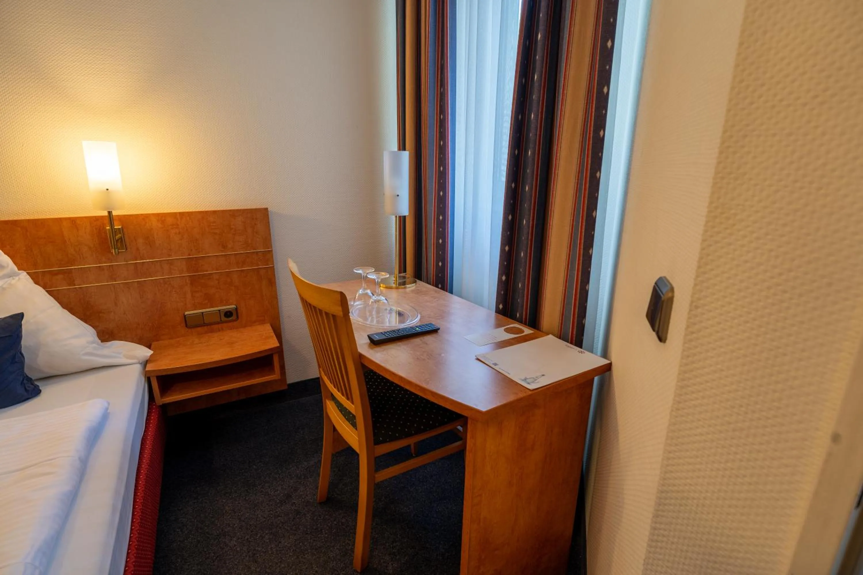 Seating area, Bed in Airport Business Hotel Köln