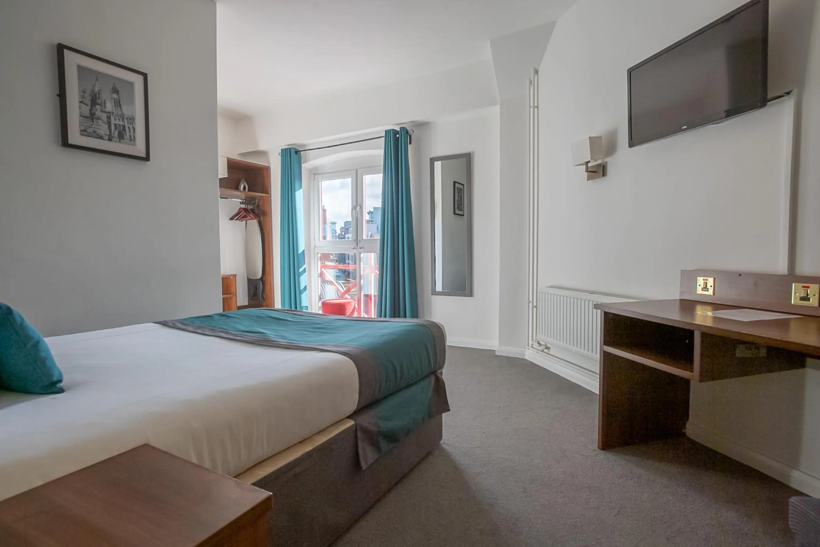 Photo of the whole room, Bed in Castlefield Hotel