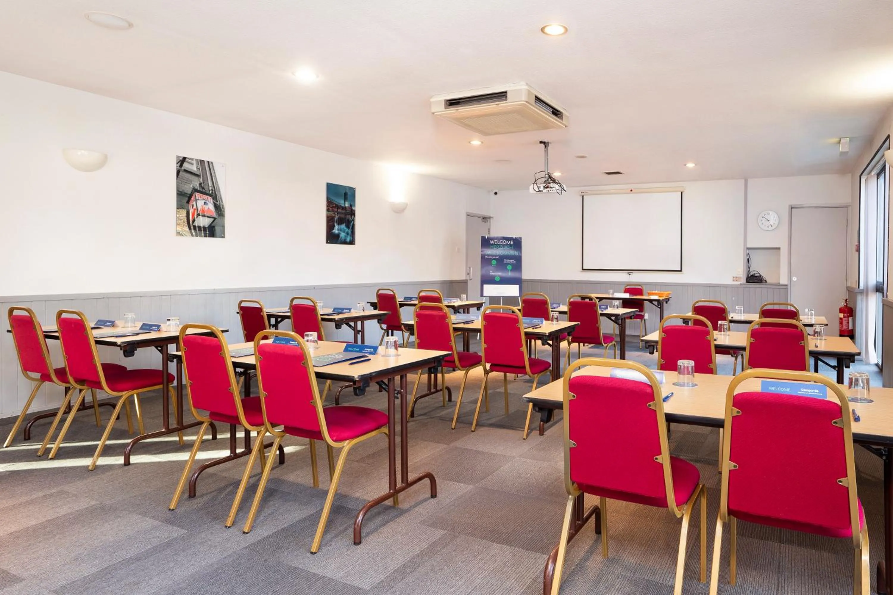Meeting/conference room in Campanile Manchester