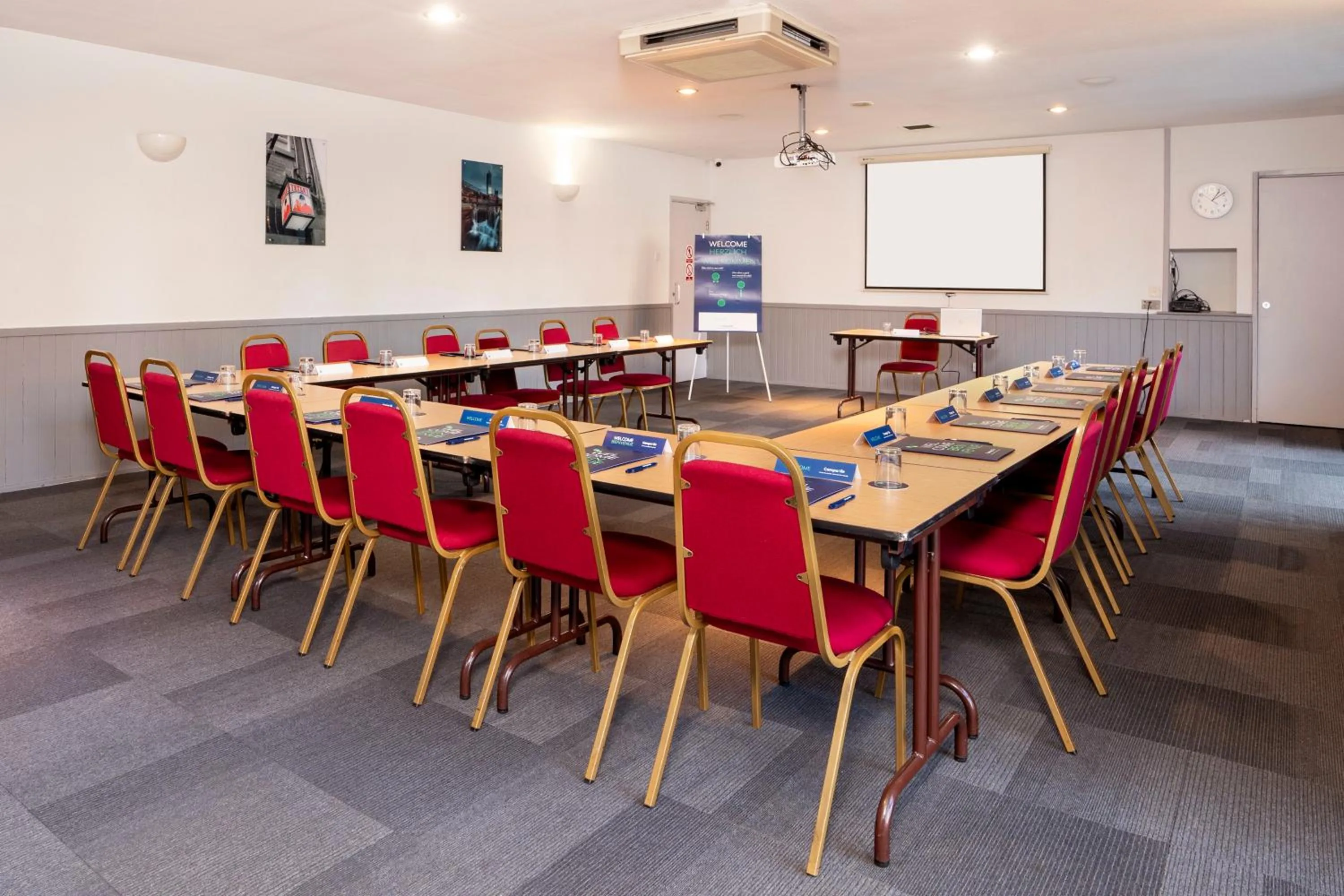 Meeting/conference room in Campanile Manchester