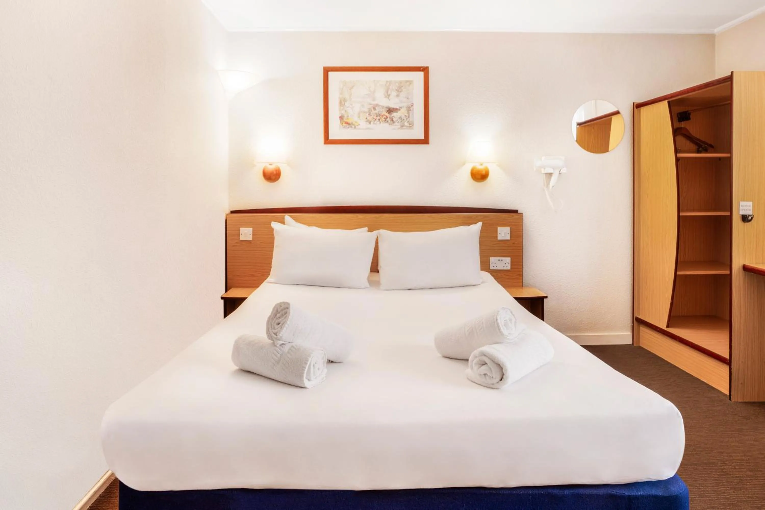 Bedroom, Bed in Campanile Manchester