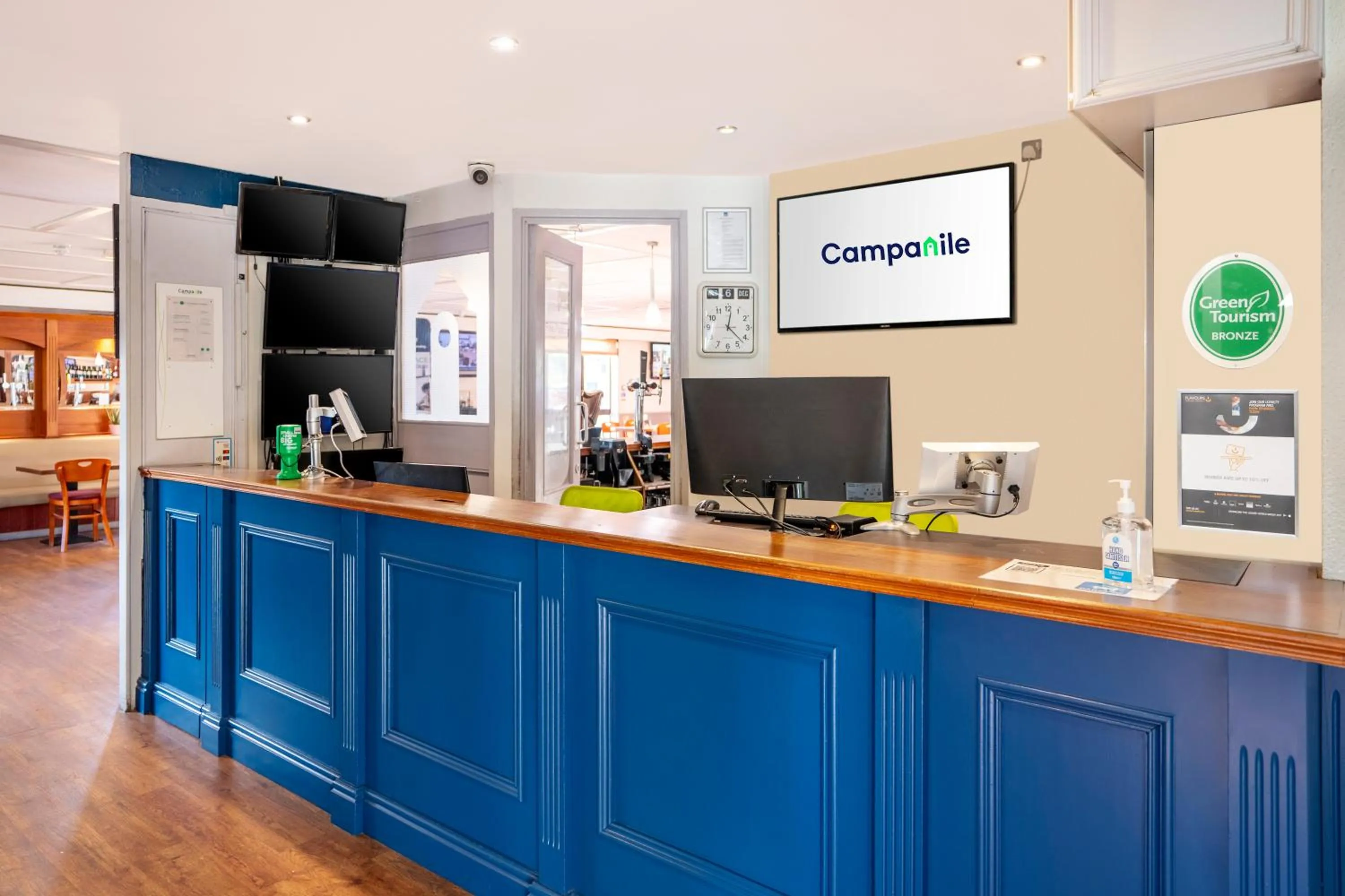 Lobby or reception in Campanile Manchester