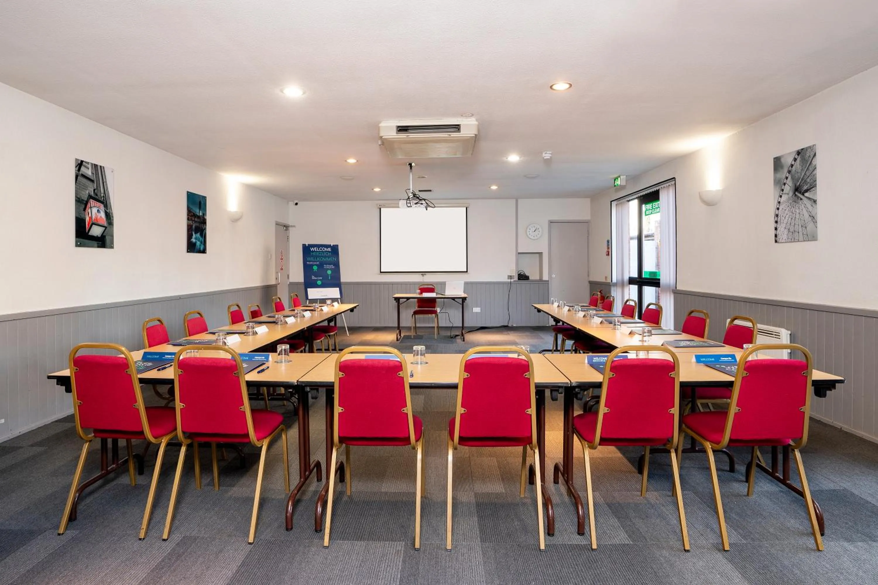 Meeting/conference room in Campanile Manchester