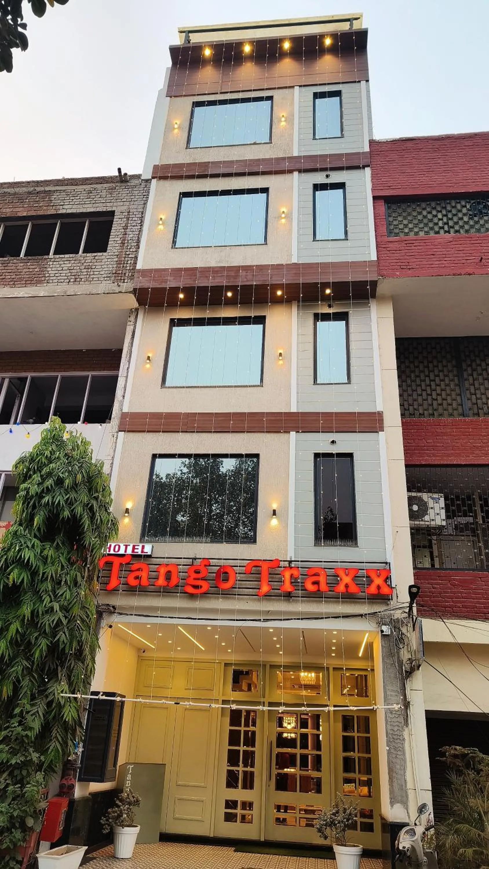 Property building in Hotel Tango Traxx