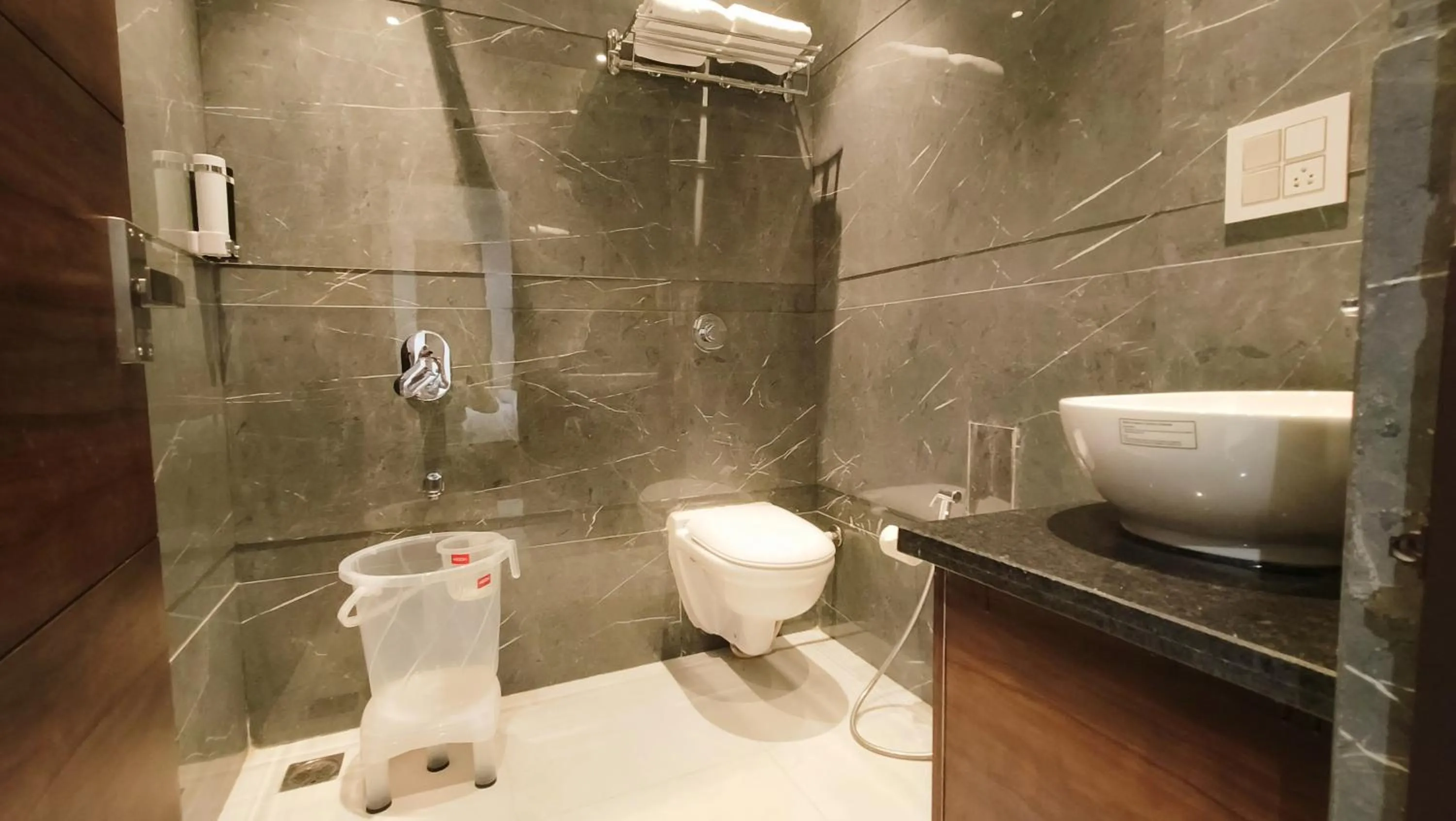 Shower in Hotel Tango Traxx