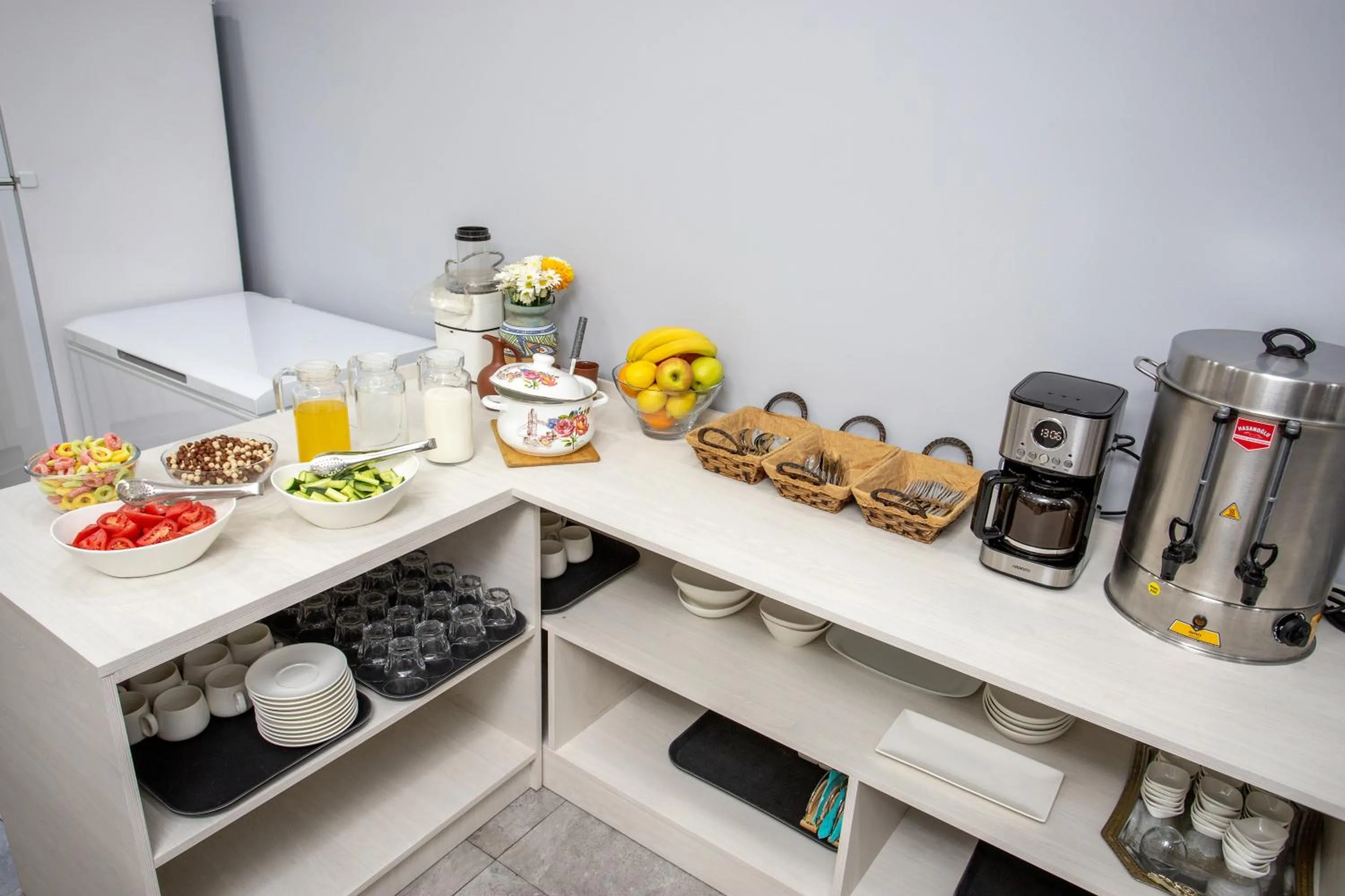 Coffee/tea facilities in Amea Baku Hotel